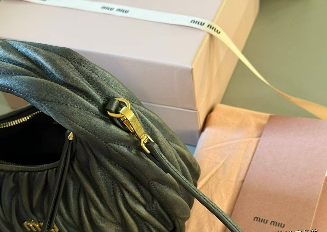 сумка miu miu,сумка миу миу,женская сумка miu miu,сумка,miu miu сумка на плечо