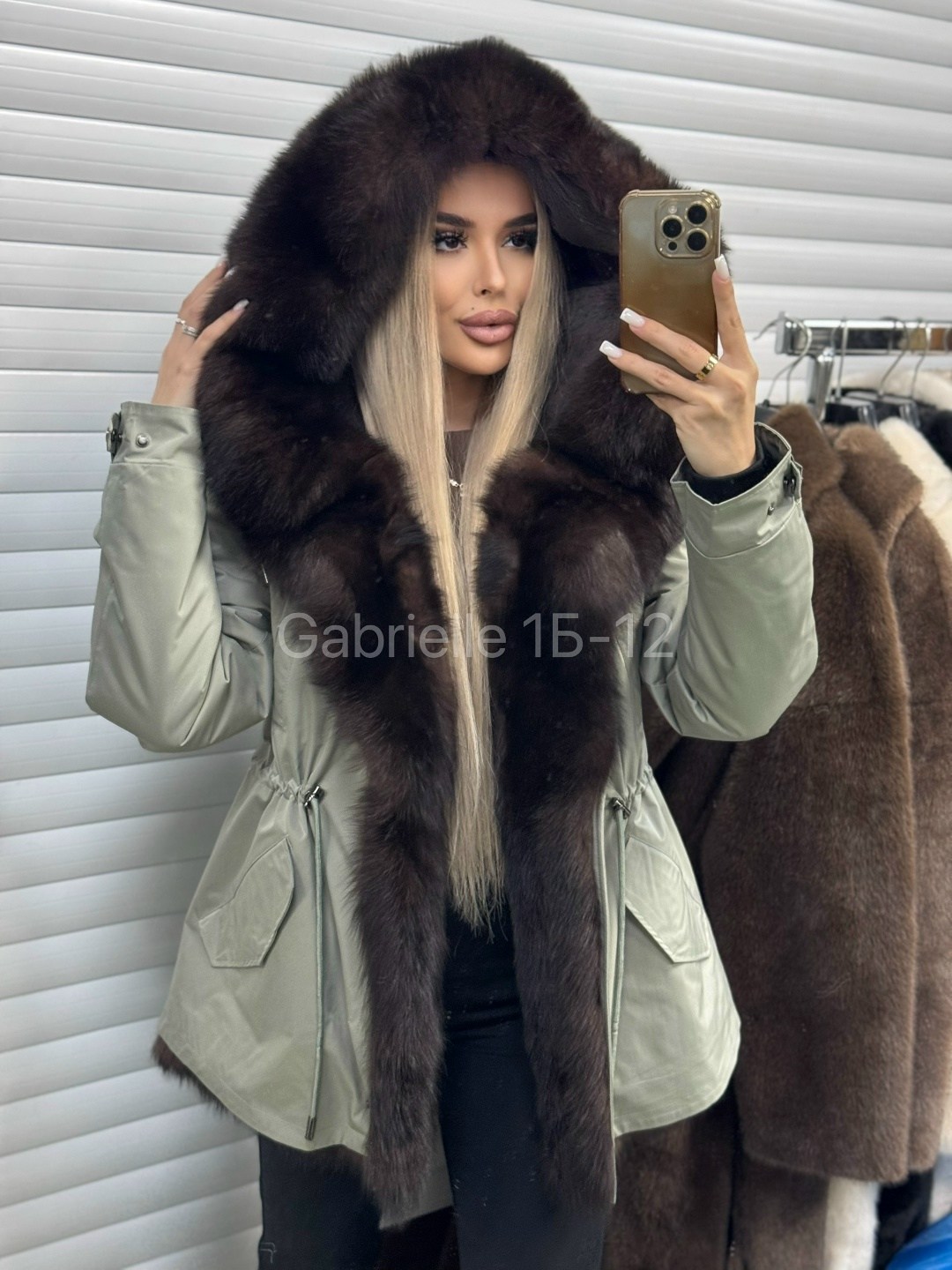 парка с натуральным мехом,парка с мехом,женская парка с мехом,зеленая парка с мехом,парка с мехом песца