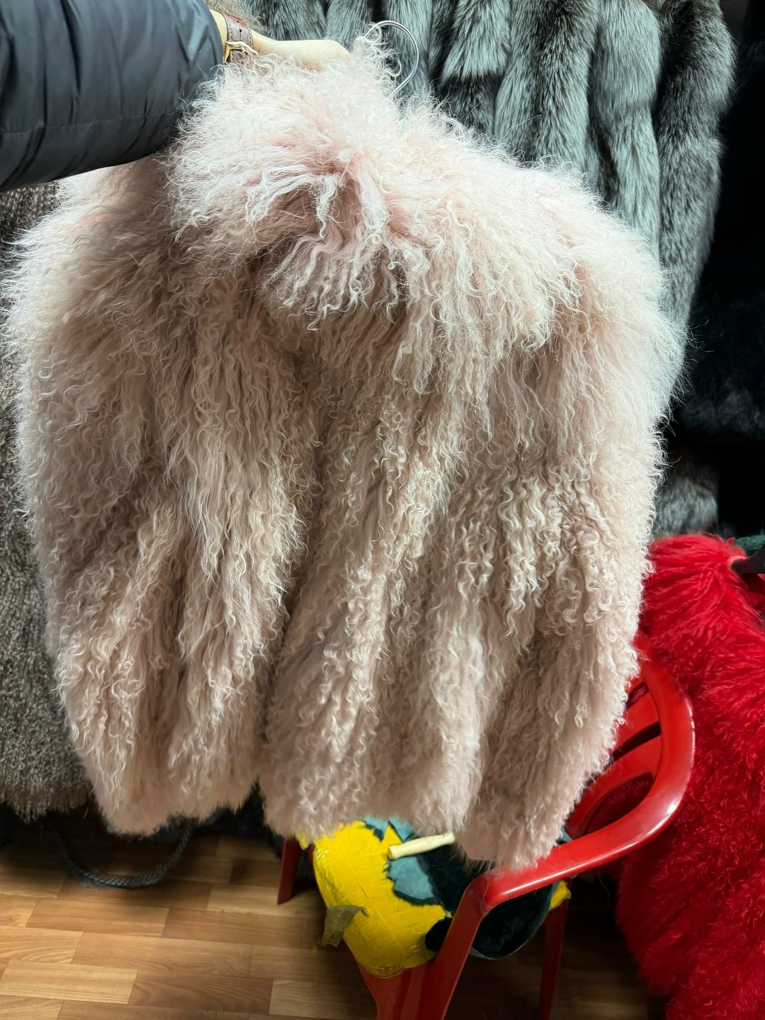 пушистое пальто,шуба из меха ламы,пальто из искусственного меха,шуба женская,пушистая куртка