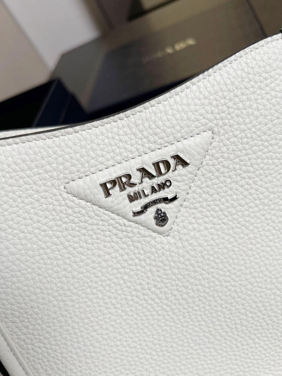 сумка prada белая,prada сумка на плечо,сумка женская prada,prada сумка на плечо кросс боди,сумка