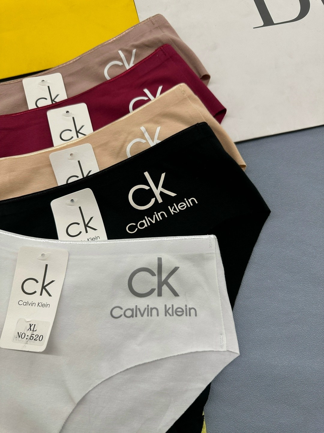 комплект трусов слипы calvin klein,слипы женские трусы calvin klein,комплект трусов слипы calvin klein underwear,трусы женские calvin klein,слипы женские бесшовные трусы