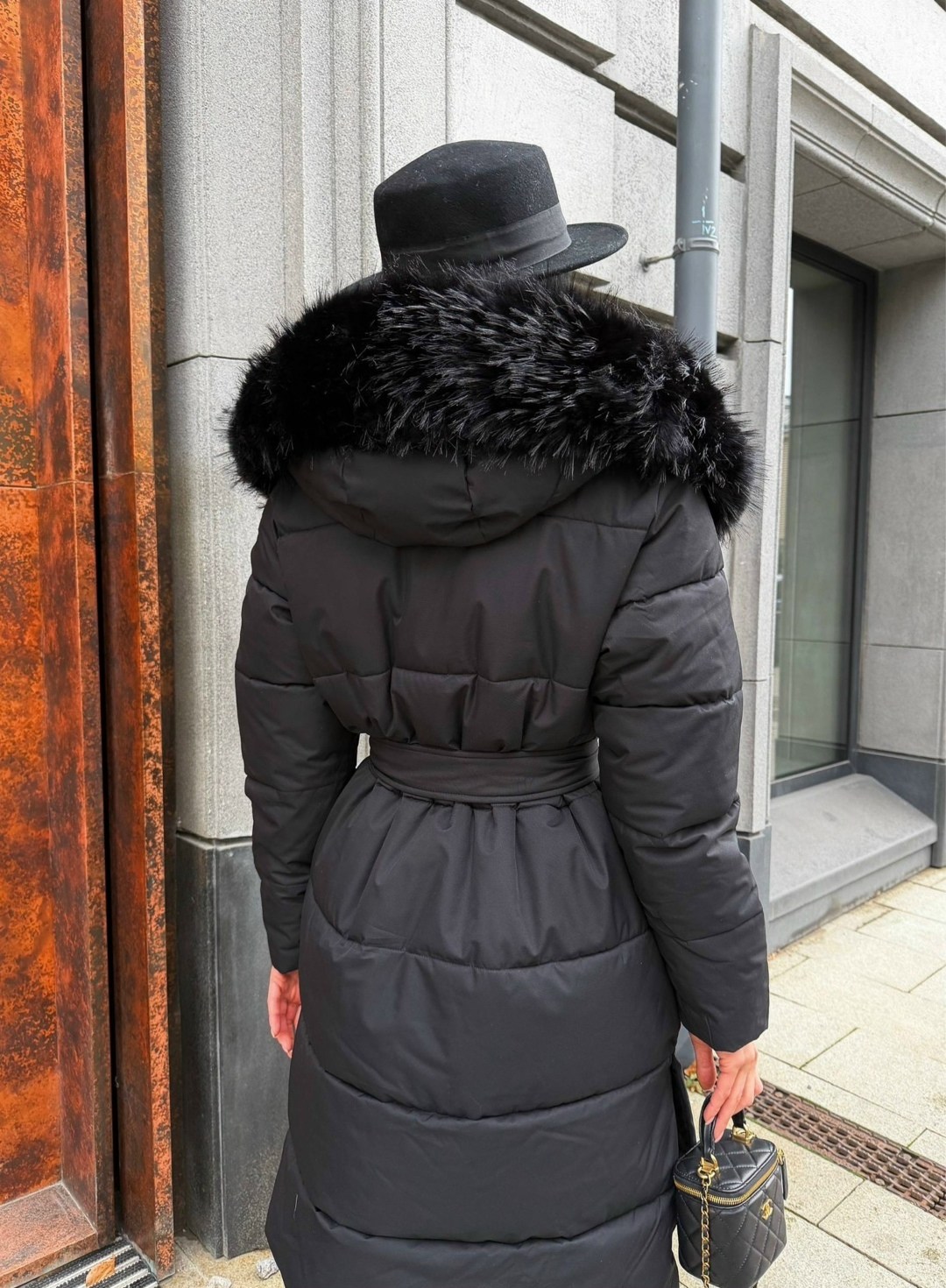 пуховик с мехом,черный пуховик,пуховики с натуральным мехом,пуховик женский зимний,пуховик удлиненный