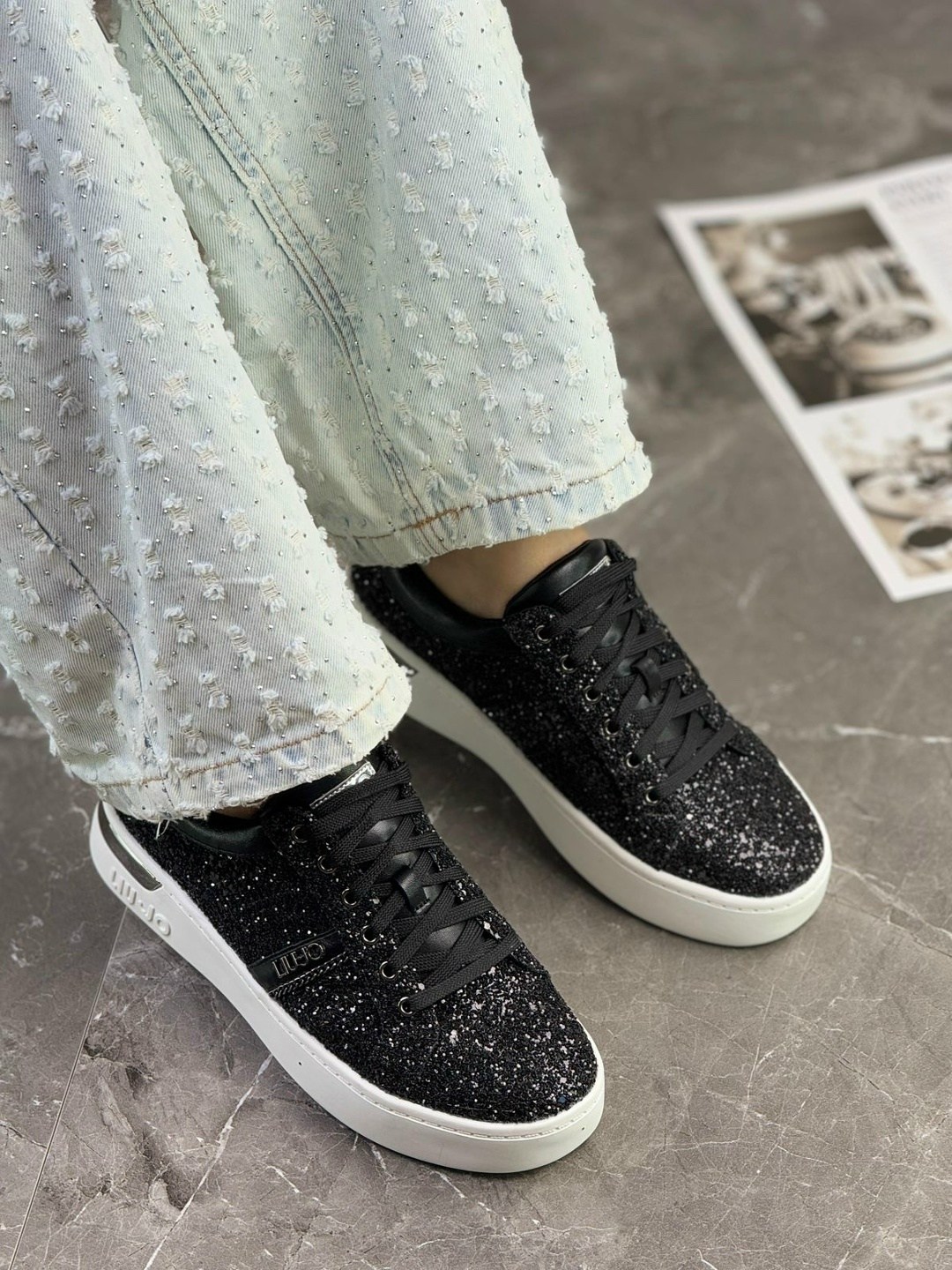 ,кроссовки блестящие женские,блестящие кроссовки,кроссовки с блестками на подошве,женская