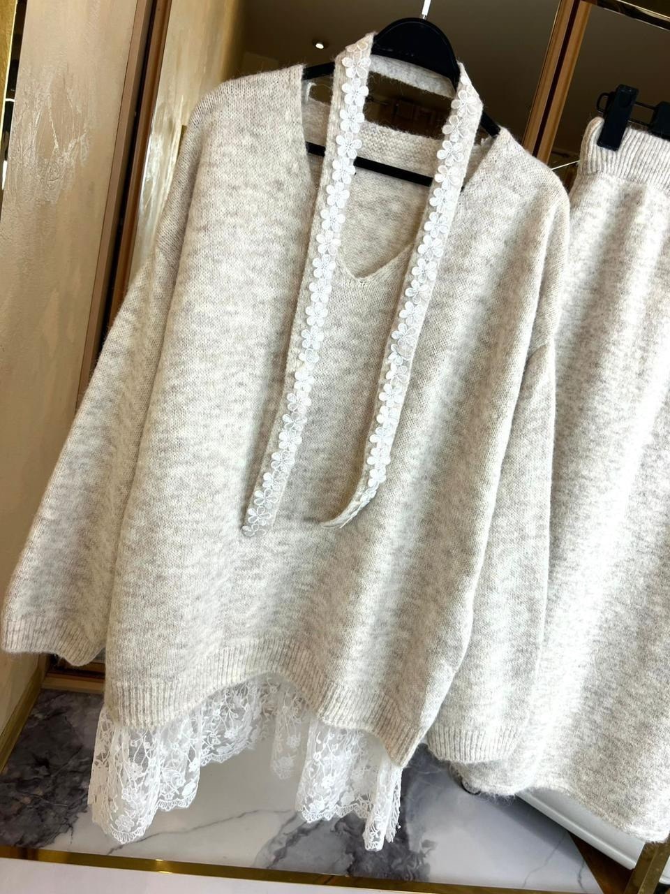 трикотажные костюмы,костюм с брюками,костюм брючный белый,вязаные костюмы,трикотажный брючный костюм белый