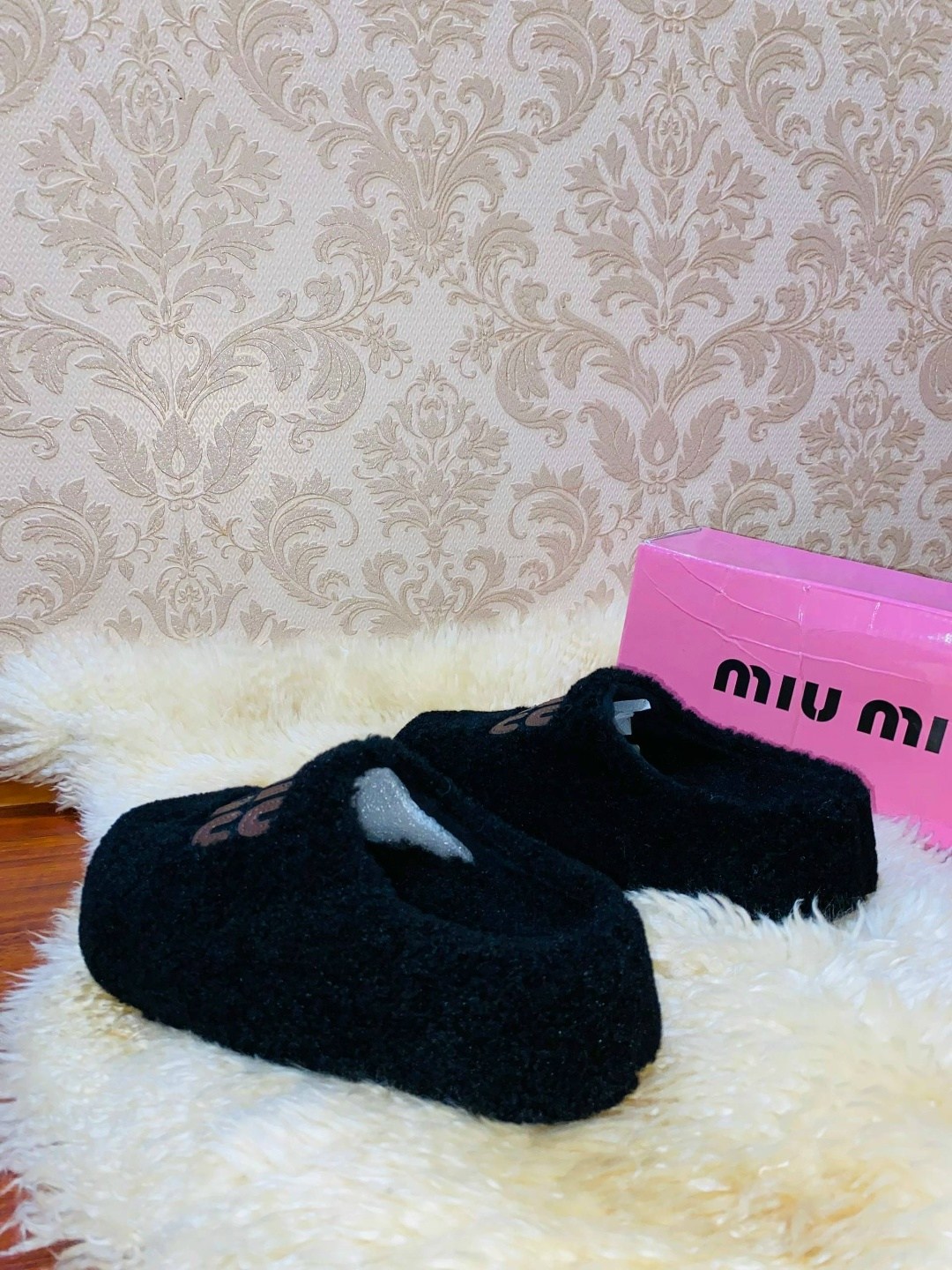 модные тапочки miu miu глубокий черный,тапочки miu miu,тапочки домашние женские,тапочки miu miu меховые черные,