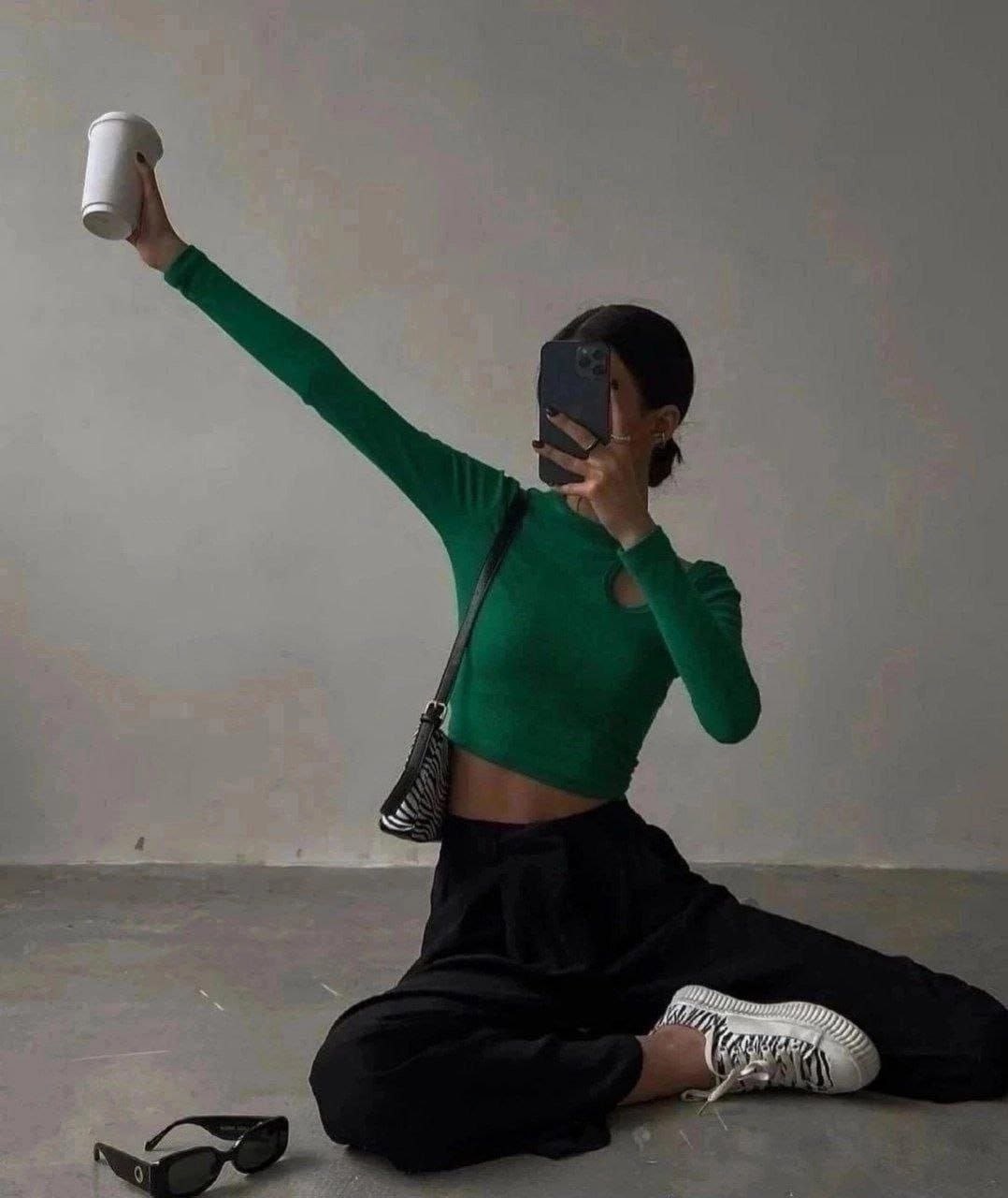 кофта с вырезом,стильная кофта,кофта трикотаж,джинсы стильные