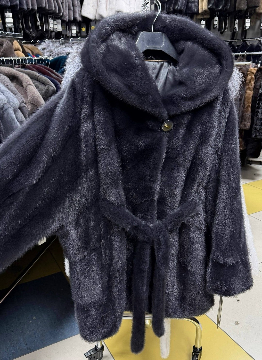 шуба норковая,шубка из меха европейской норки с капюшоном,шубка из меха европейской норки с капюшоном модель москвичка,норковая шуба с капюшоном,норковая графитовая шуба с капюшоном укороченная