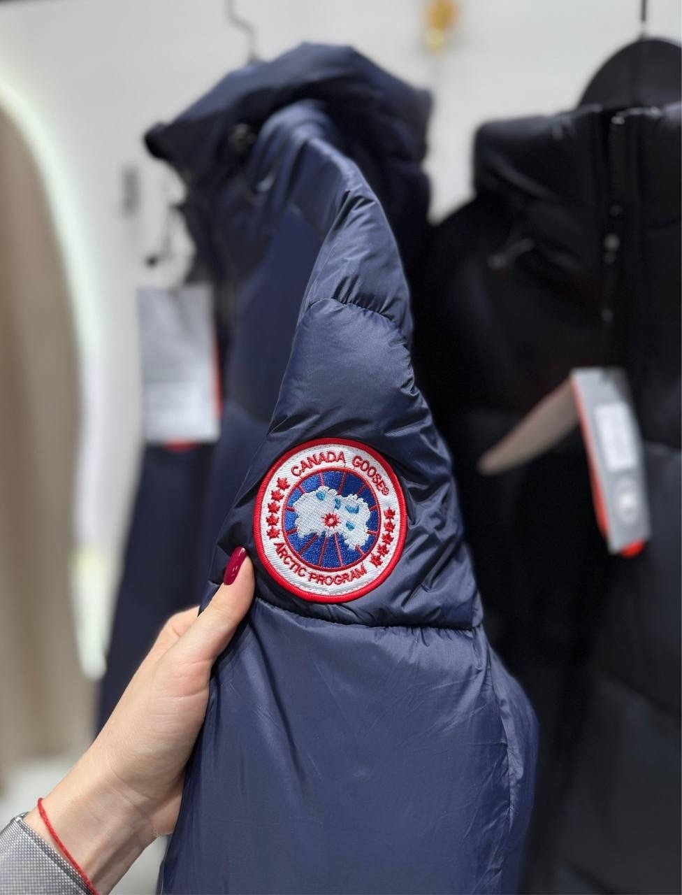 пуховик canada goose,мужские пуховики canada goose,длинный зимний пуховик куртка с капюшоном,пуховик crofton с капюшоном canada goose черный,пуховик canada