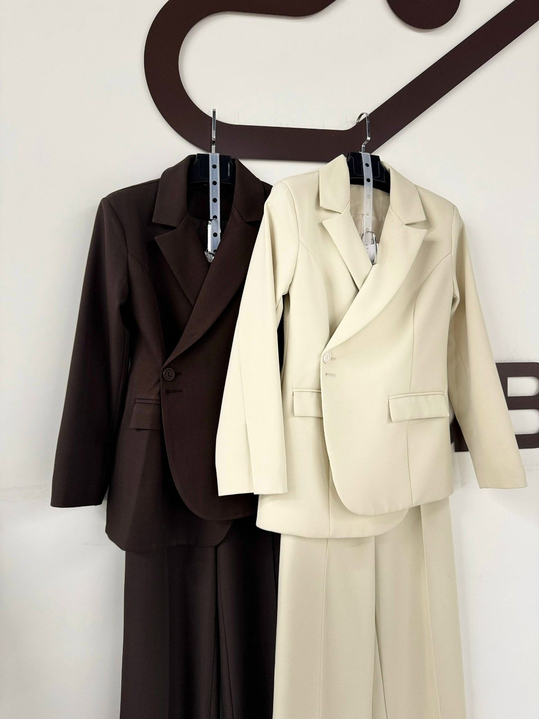 брючный костюм,брючный костюм женский,женский деловой костюм,женский костюм,костюм классический брючный