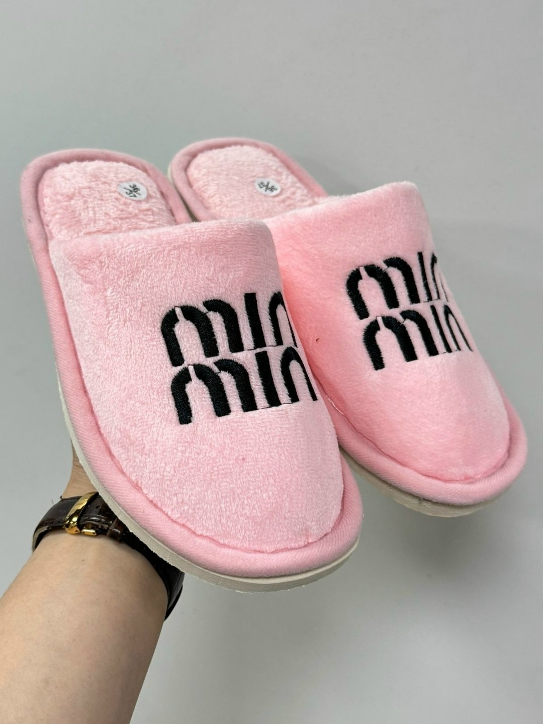 тапочки miu miu,тапочки женские,тапочки домашние женские,модные тапочки,тапочки миу миу