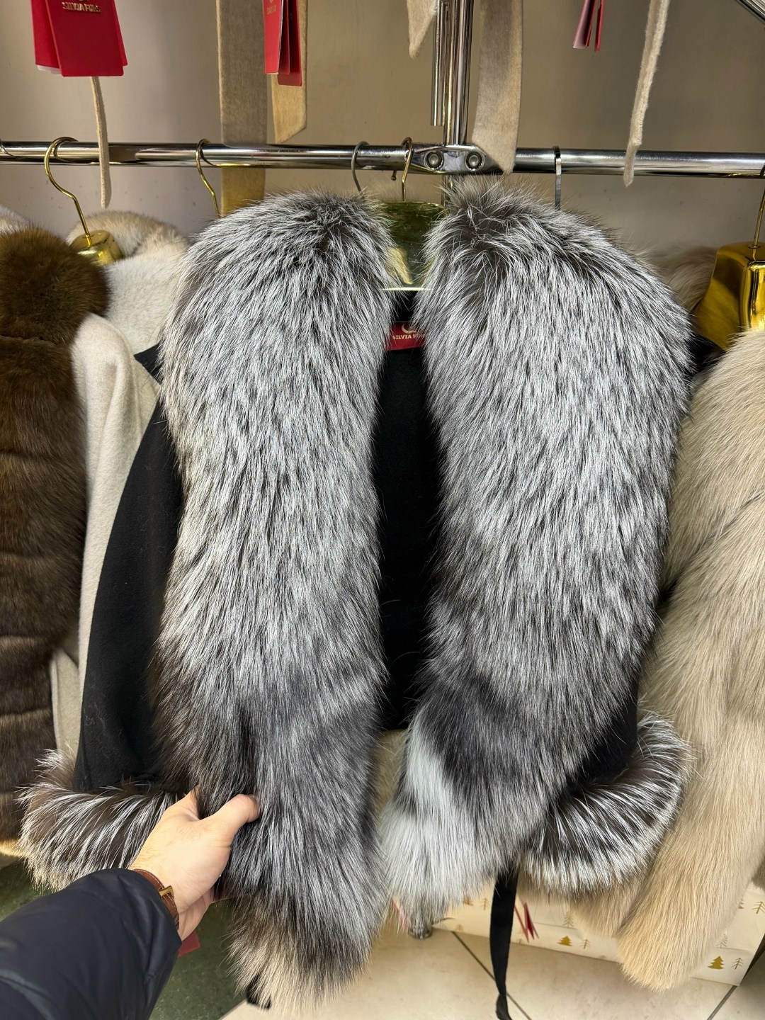 меховой воротник чернобурка,мех чернобурки,мех чернобурки воротник,меховой воротник из чернобурке,горжетка чернобурка