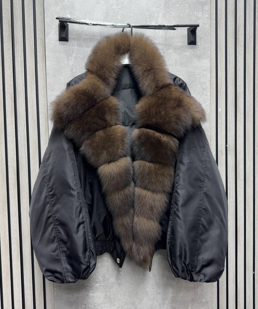 женская куртка-пуховик с натуральным лисьим мехом,куртка с мехом,пуховик с натуральным мехом,меховая куртка,пуховик женский с натуральным мехом