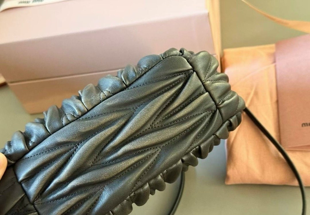 сумка miu miu,сумка миу миу,женская сумка miu miu,сумка,miu miu сумка на плечо