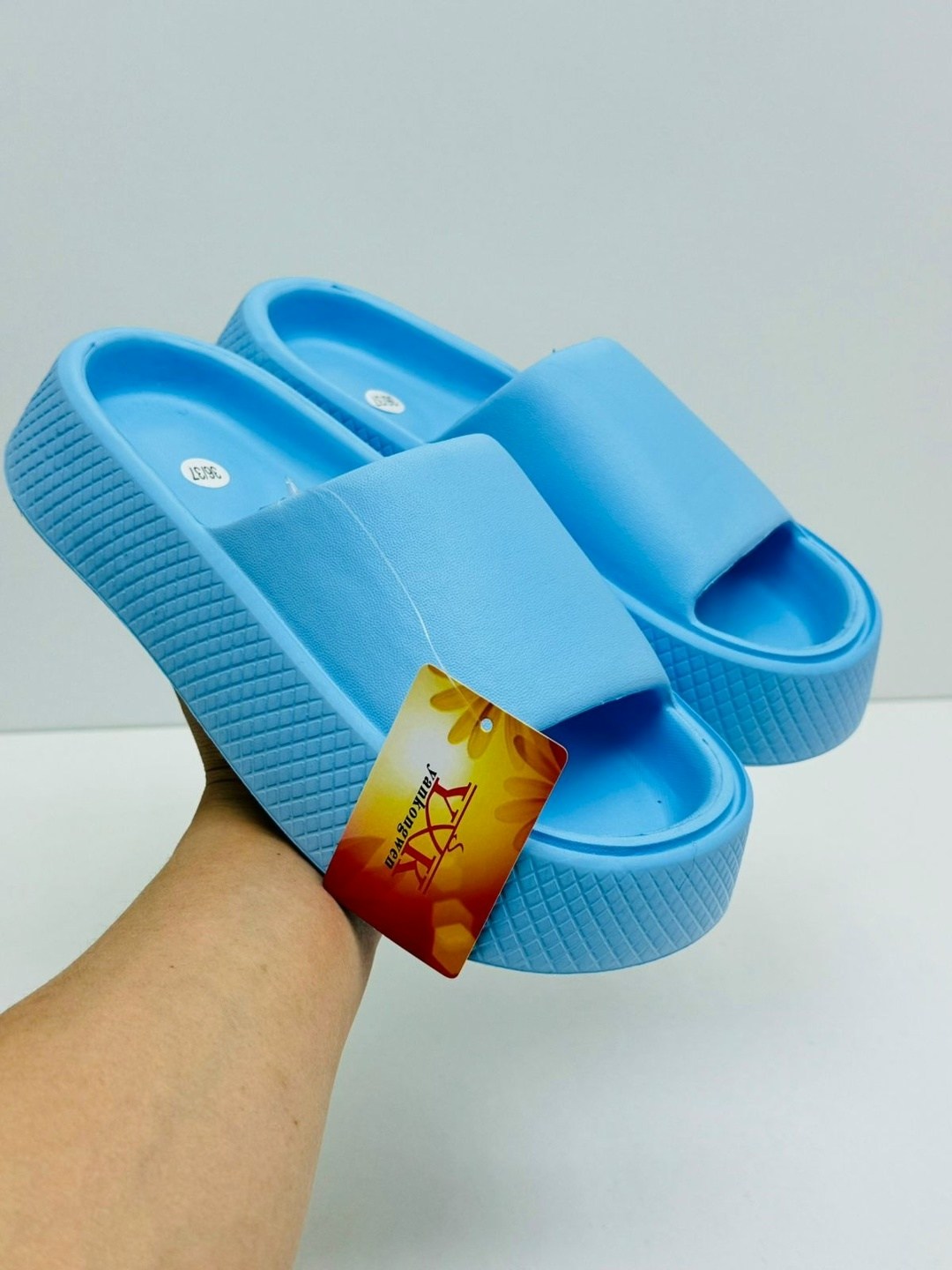 женские шлепанцы,шлепки женские,сланцы женские,тапочки белые,белые шлепанцы