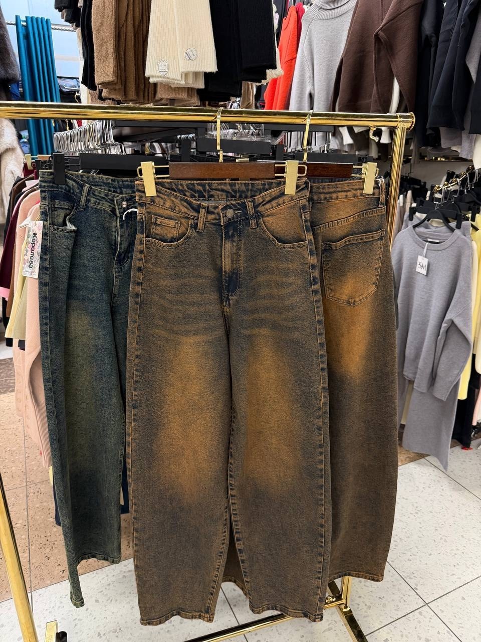 джинсы коричневые женские,коричневые джинсы широкие,широкие джинсы,джинсы женские широкие,коричневые джинсы