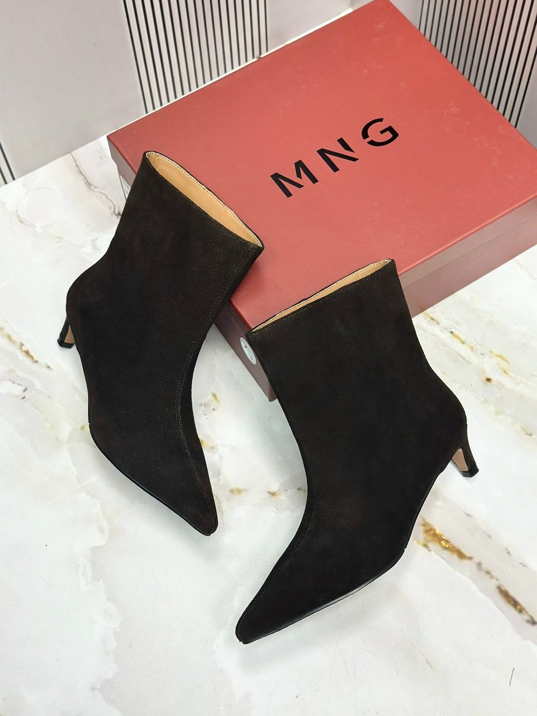 замшевые ботильоны,замшевые женские ботильоны с острым носком на,женские ботильоны,модные ботильоны,