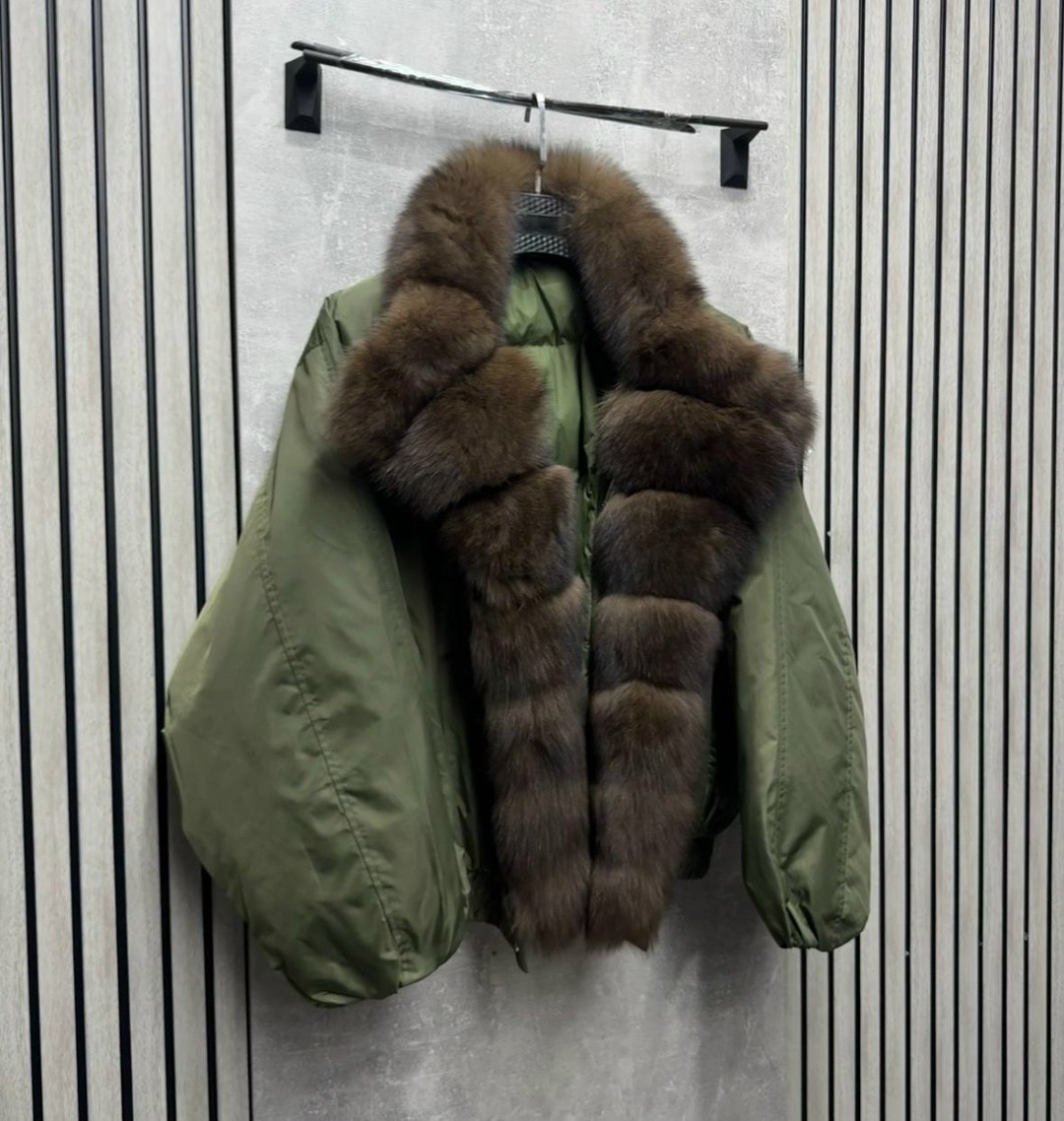 женская куртка-пуховик с натуральным лисьим мехом,куртка с мехом,пуховик с натуральным мехом,меховая куртка,пуховик женский с натуральным мехом