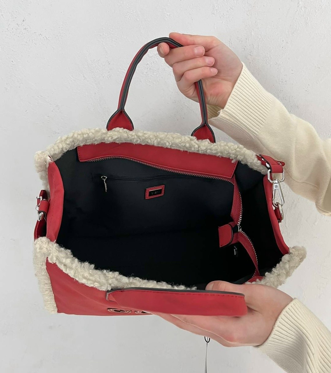 сумка женская guess,сумка guess,сумка guess silvana mini,сумка-тоут guess silvana compartment светло-коричневая,сумка