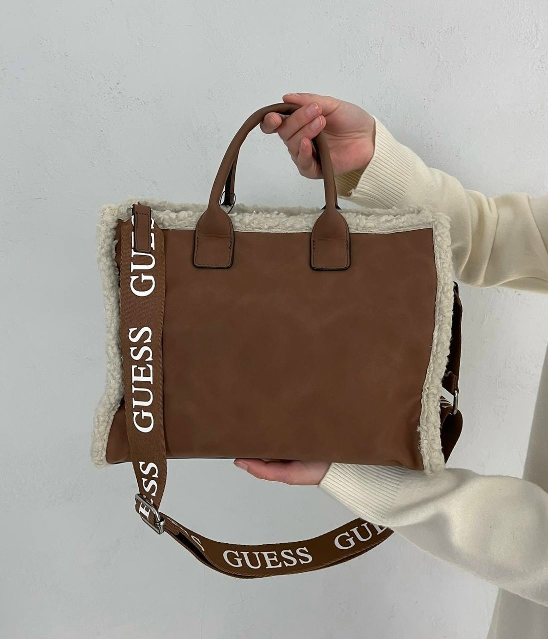сумка женская guess,сумка guess,сумка guess silvana mini,сумка,сумка-тоут guess silvana compartment светло-коричневая