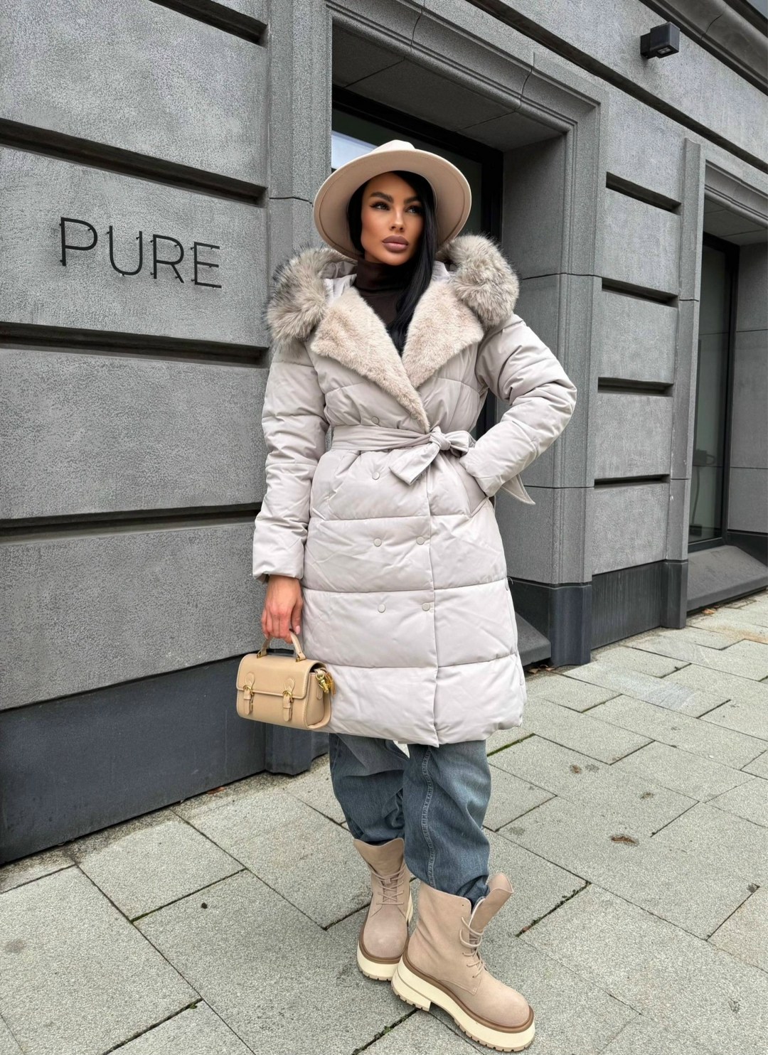 пуховик с мехом,черный пуховик,пуховики с натуральным мехом,пуховик женский зимний,пуховик удлиненный