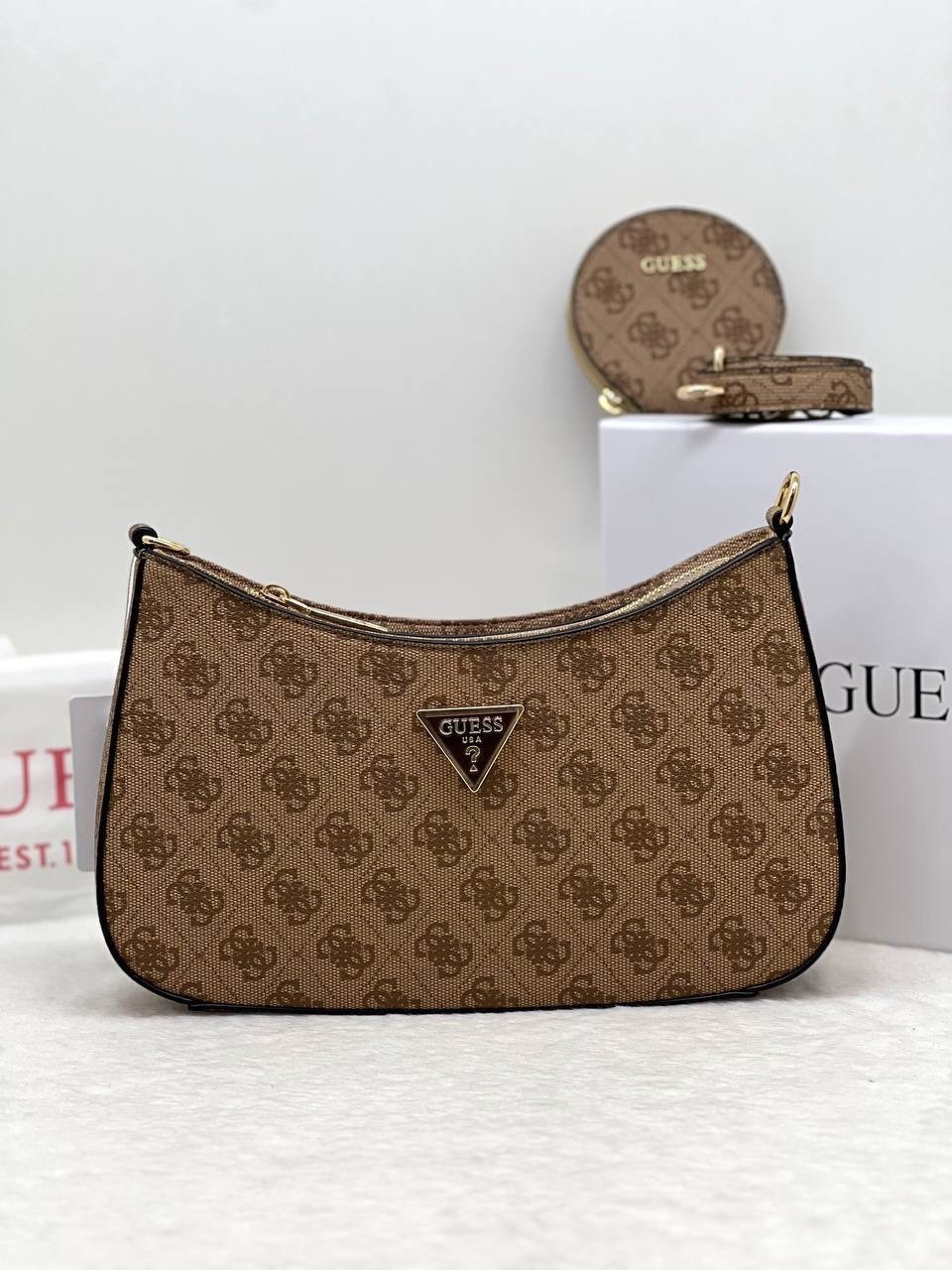 сумка guess бежевая,сумка guess,сумка guess женская,сумка-хобо guess коричневый,сумка женская guess hwbb84 16180 бежевая