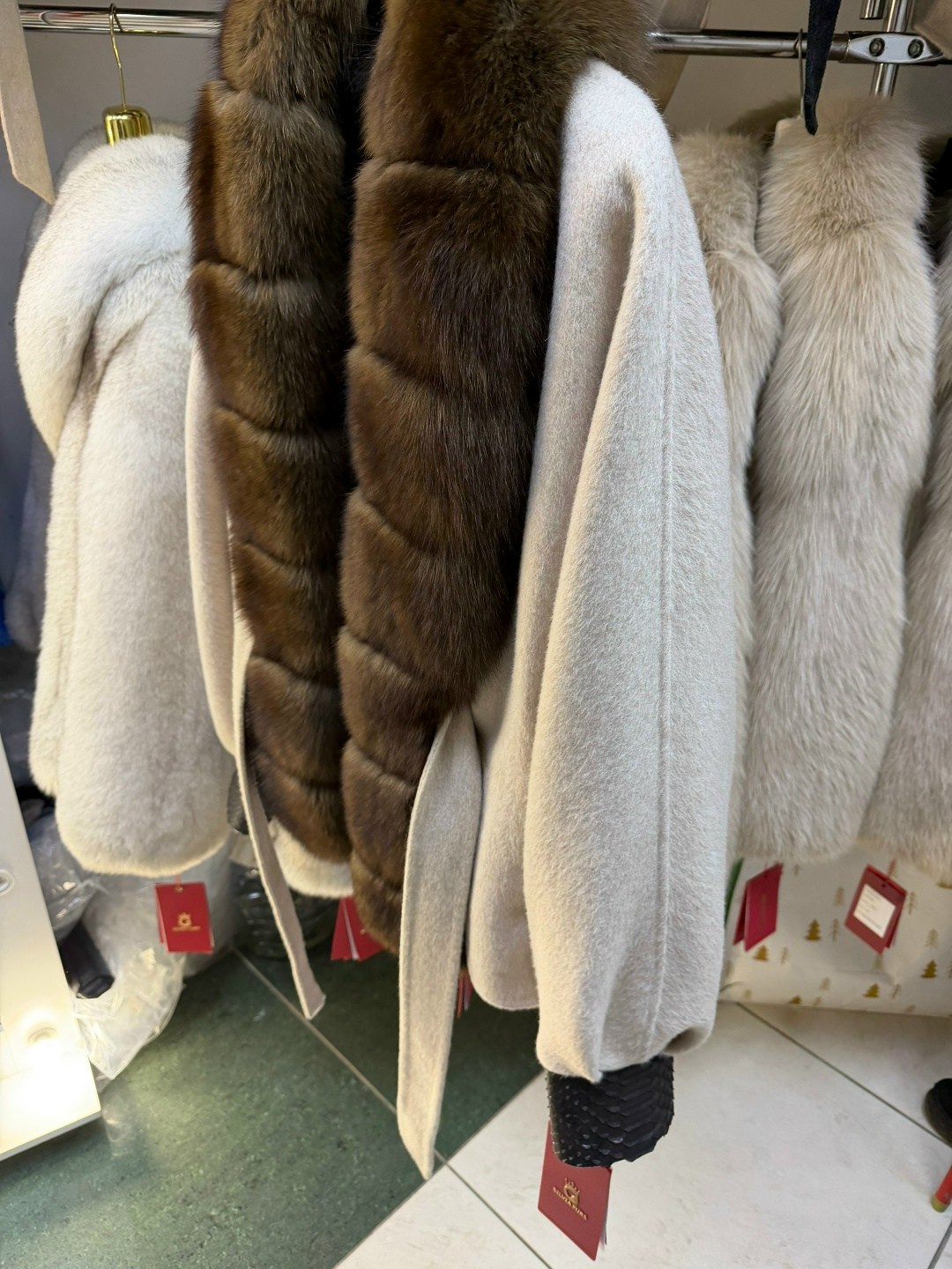 пальто из кашемира loro piano с мехом куницы,пальто с мехом,пальто кашемир,пальто с соболем,пальто с мехом соболя