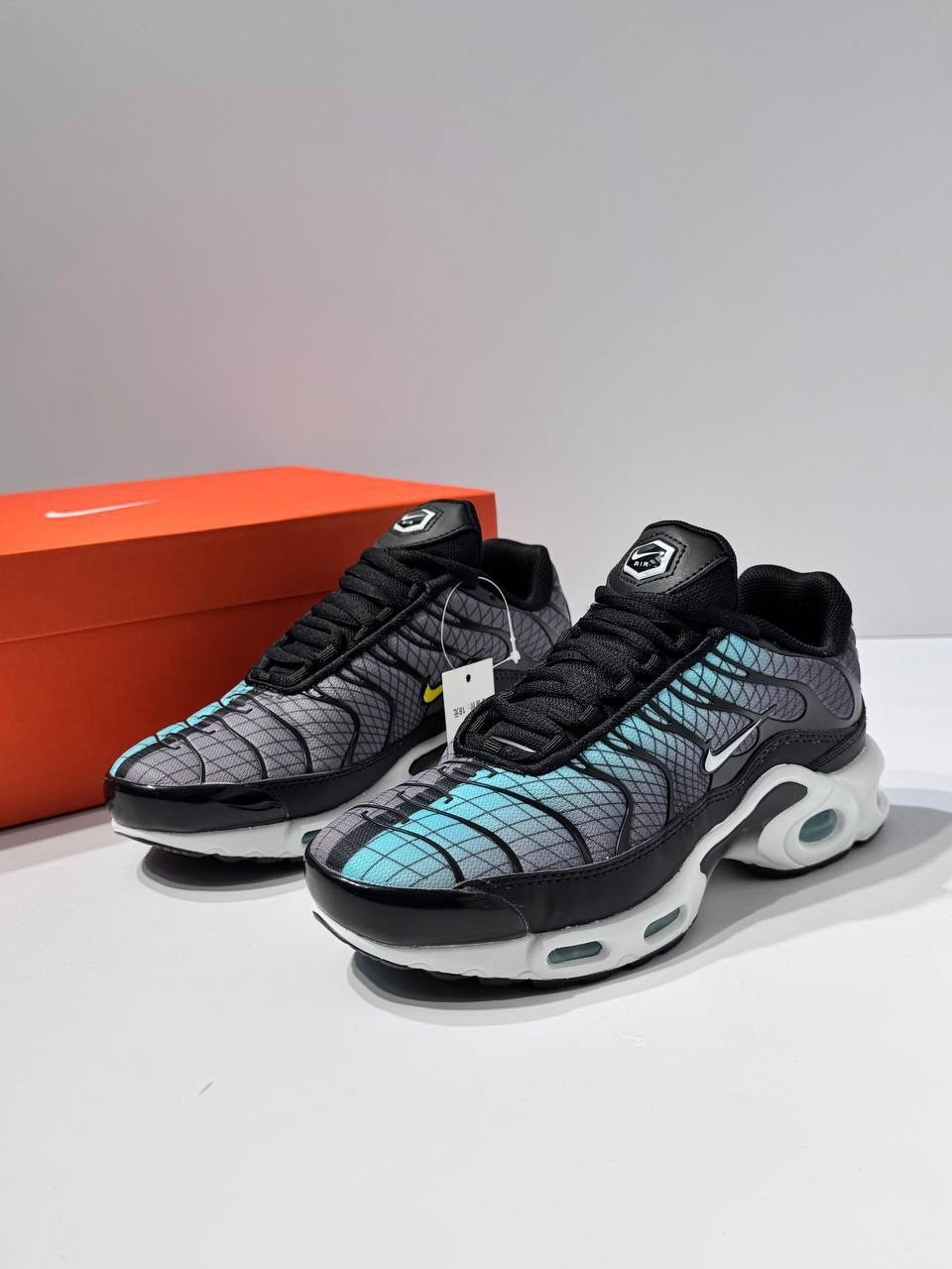 кроссовки nike air max tn plus,nike air max tn plus white,кроссовки nike tn plus,кроссовки nike air max plus,nike air max plus tn