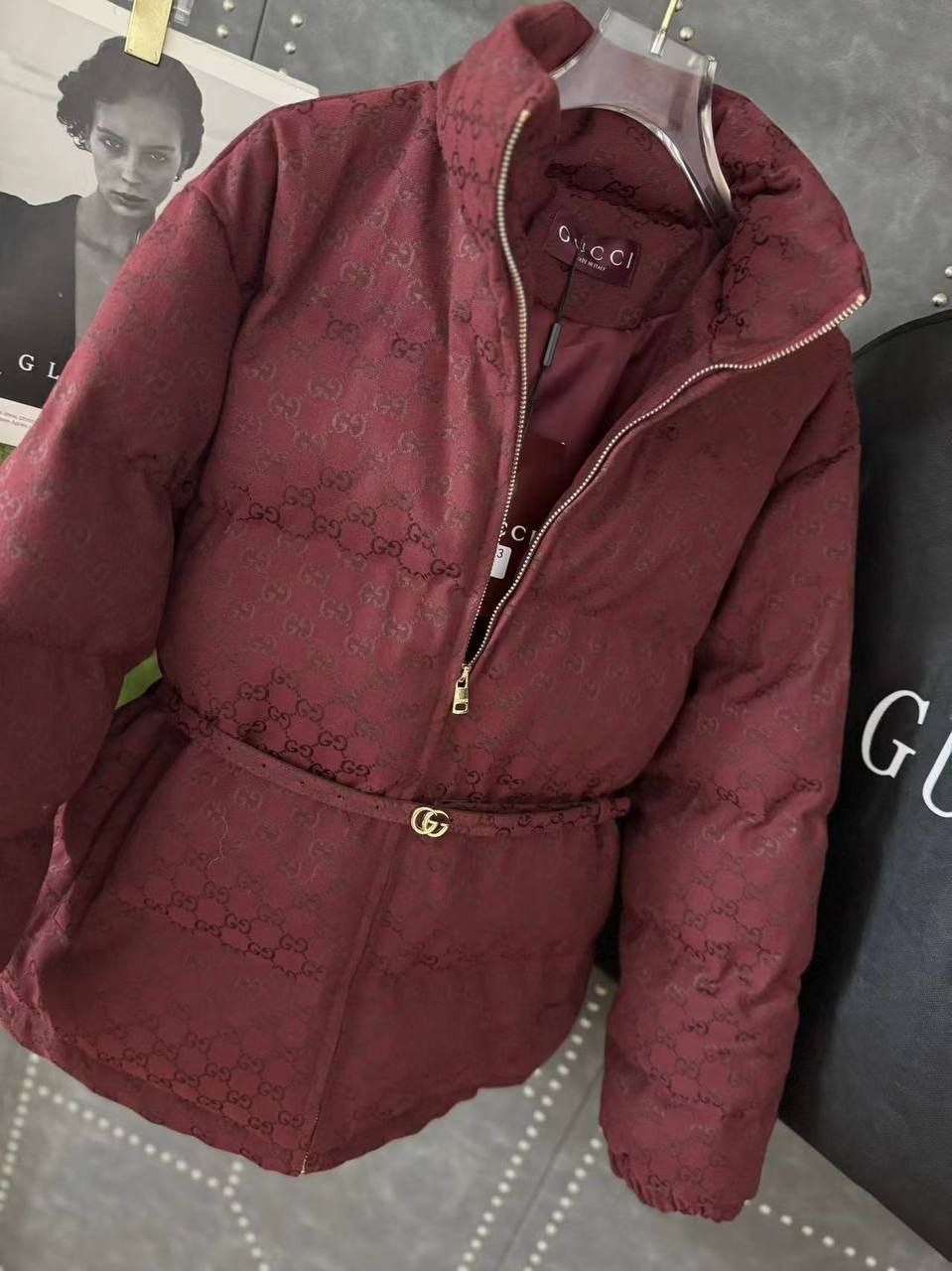 пуховик gucci,женский бордовый пуховик gucci,пуховики оверсайз,куртка оверсайз,пуховик куртка