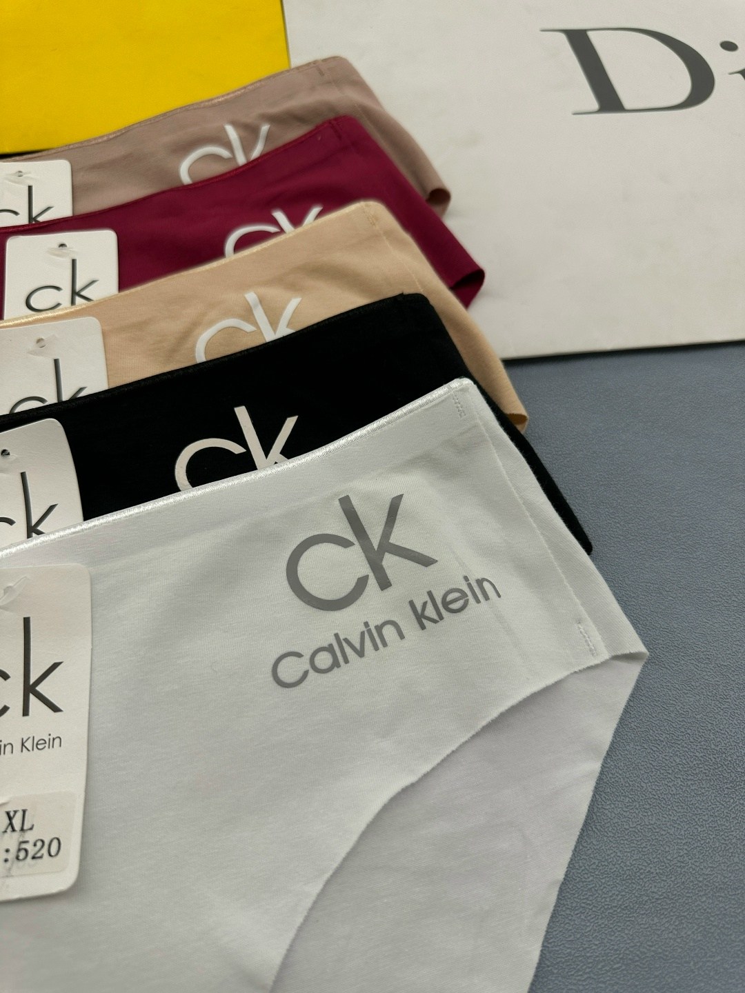 комплект трусов слипы calvin klein,слипы женские трусы calvin klein,комплект трусов слипы calvin klein underwear,трусы женские calvin klein,слипы женские бесшовные трусы
