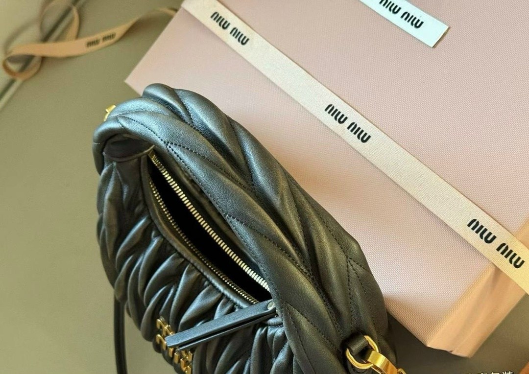 сумка miu miu,сумка миу миу,женская сумка miu miu,сумка,miu miu сумка на плечо