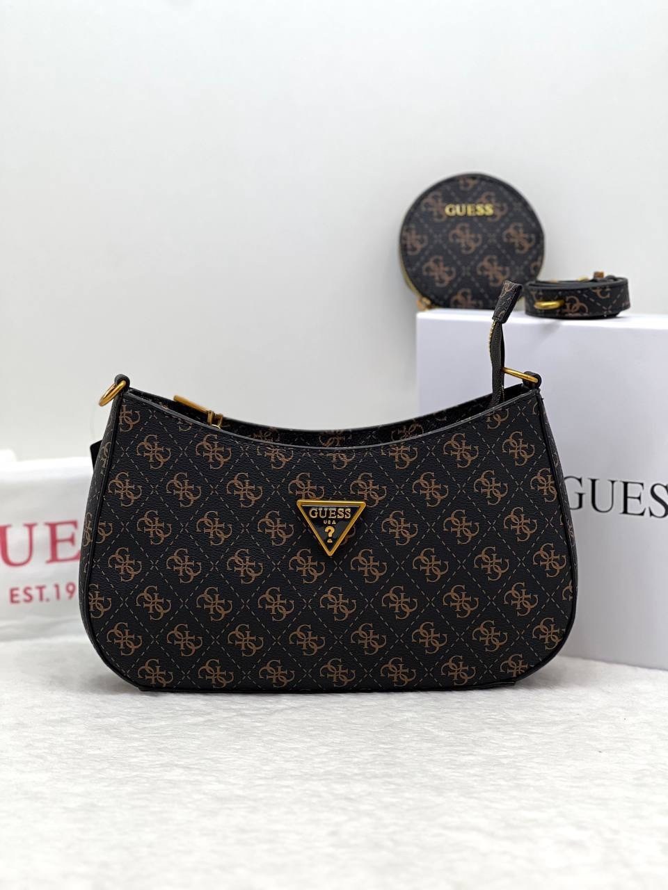 сумка guess бежевая,сумка guess,сумка guess женская,сумка-хобо guess коричневый,сумка женская guess hwbb84 16180 бежевая