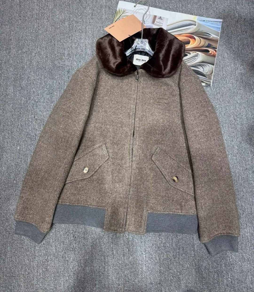 куртка оверсайз,повседневная куртка,куртка-бомбер женская светло-коричневая,куртка бомбер женская,женская куртка