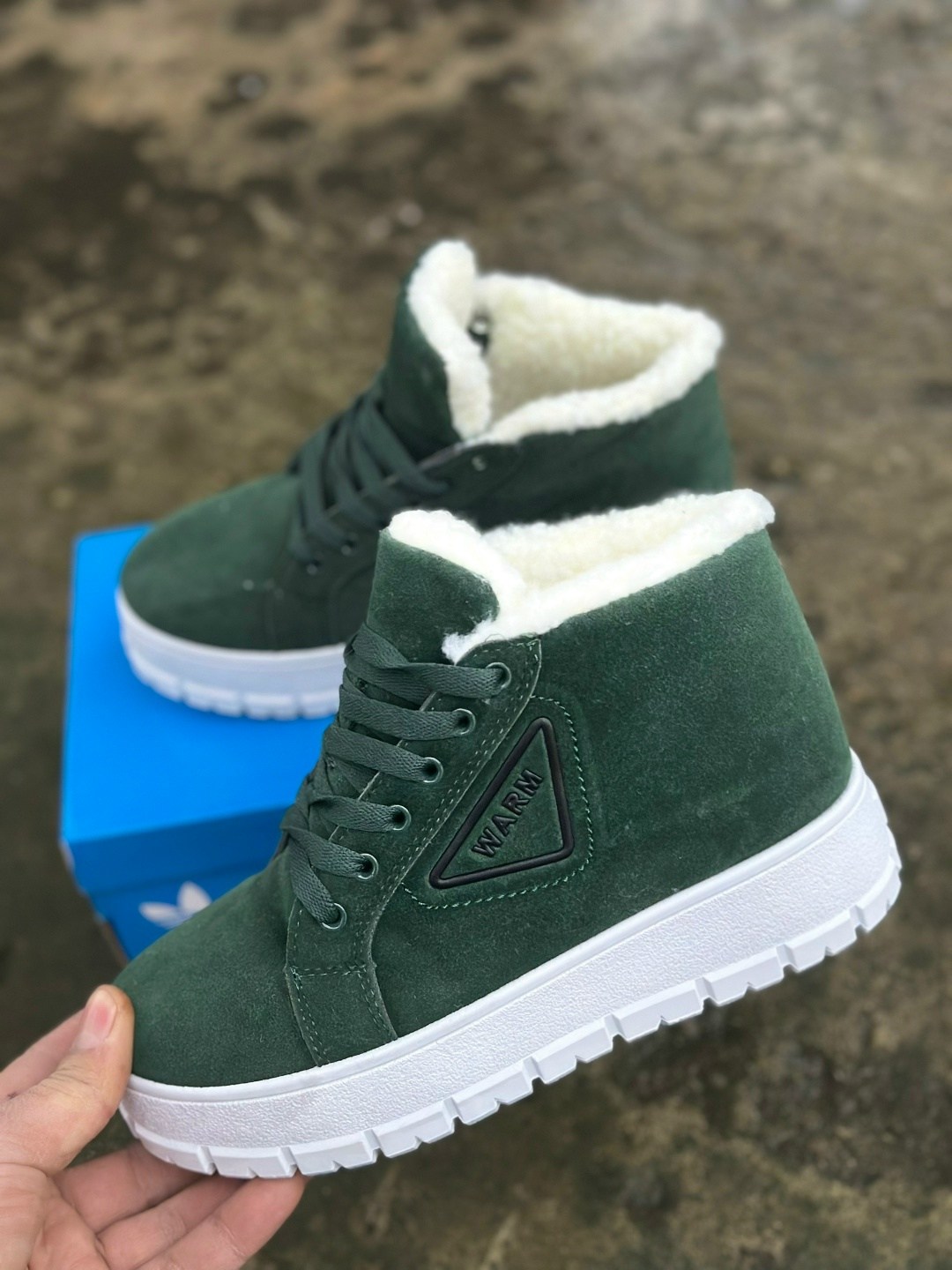 зимние замшевые женские кеды prada бежевые с мехом,женские зимние кеды prada,,женские зимние кроссовки prada с мехом,кроссовки зимние с мехом натуральная замша