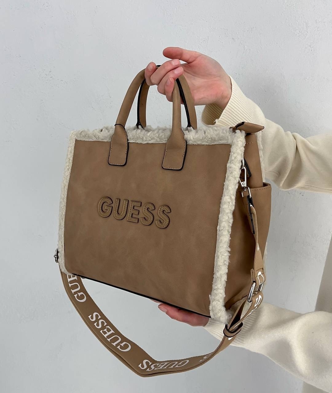 сумка женская guess,сумка guess,сумка guess silvana mini,сумка-тоут guess silvana compartment светло-коричневая,сумка