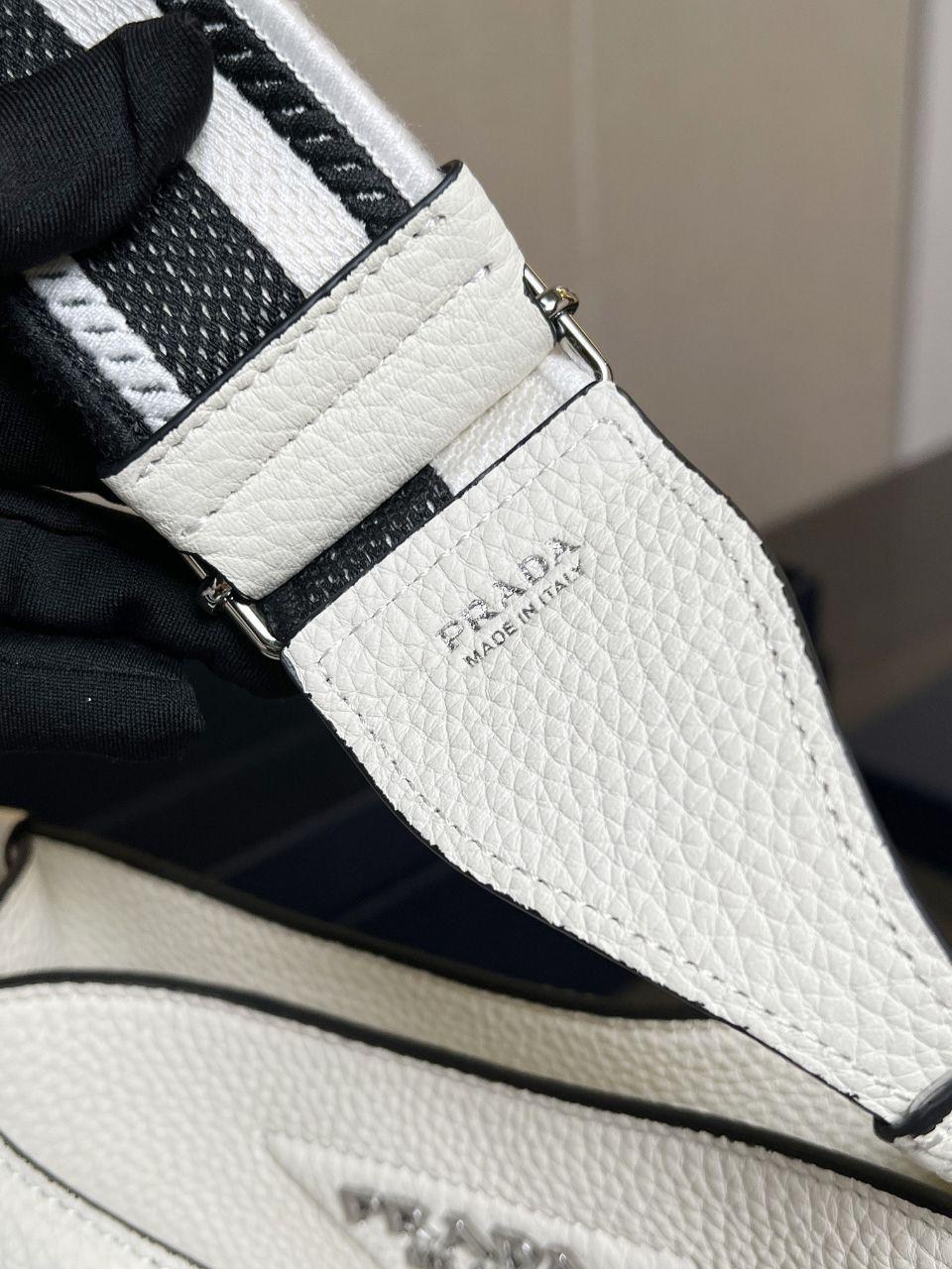 сумка prada белая,prada сумка на плечо,сумка женская prada,prada сумка на плечо кросс боди,сумка