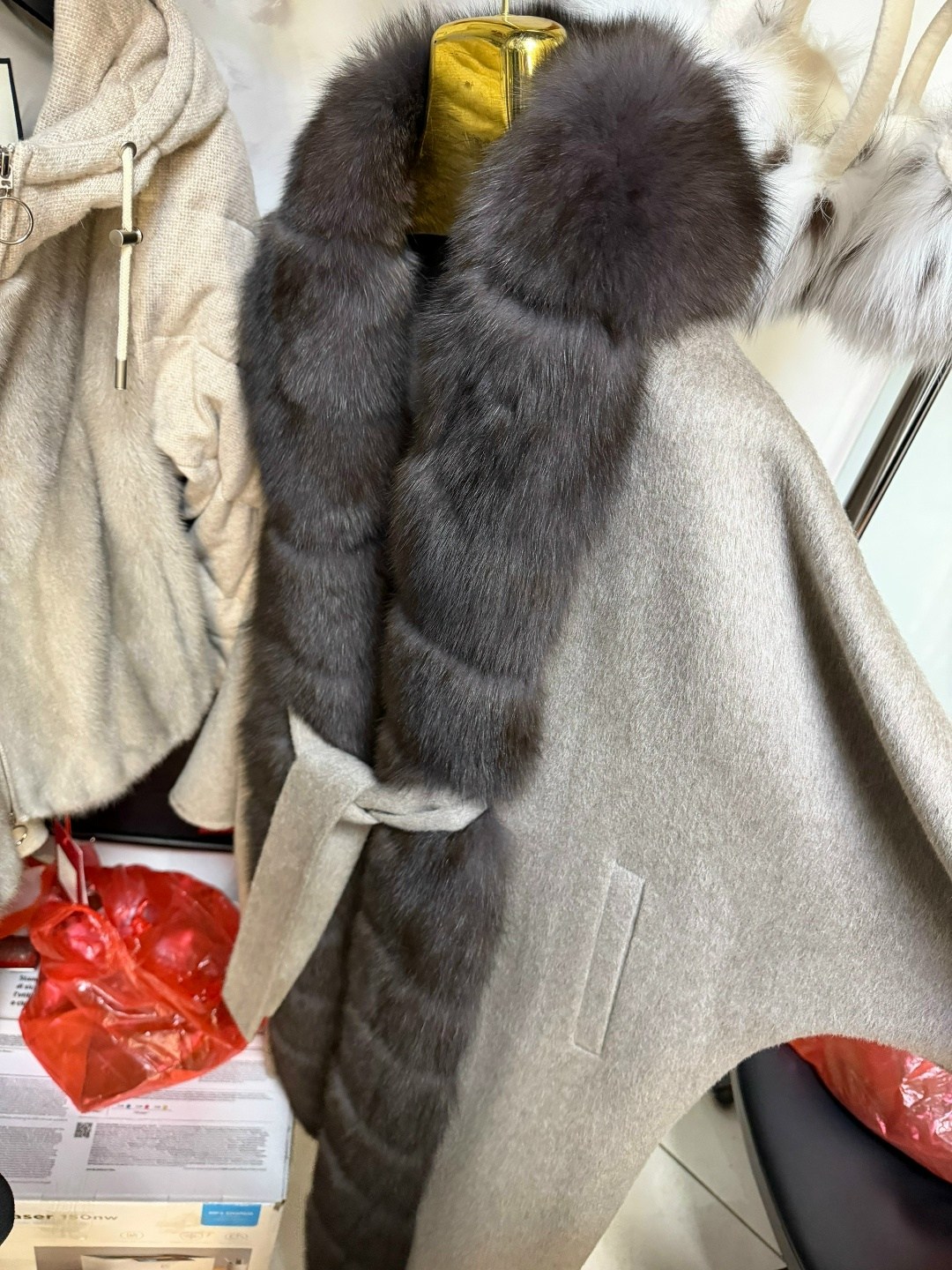 пальто из песца,пальто с мехом песца,пальто с натуральным мехом,пальто с мехом,пальто с мехом финского песца