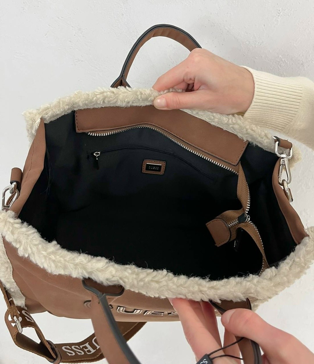 сумка женская guess,сумка guess,сумка guess silvana mini,сумка,сумка-тоут guess silvana compartment светло-коричневая