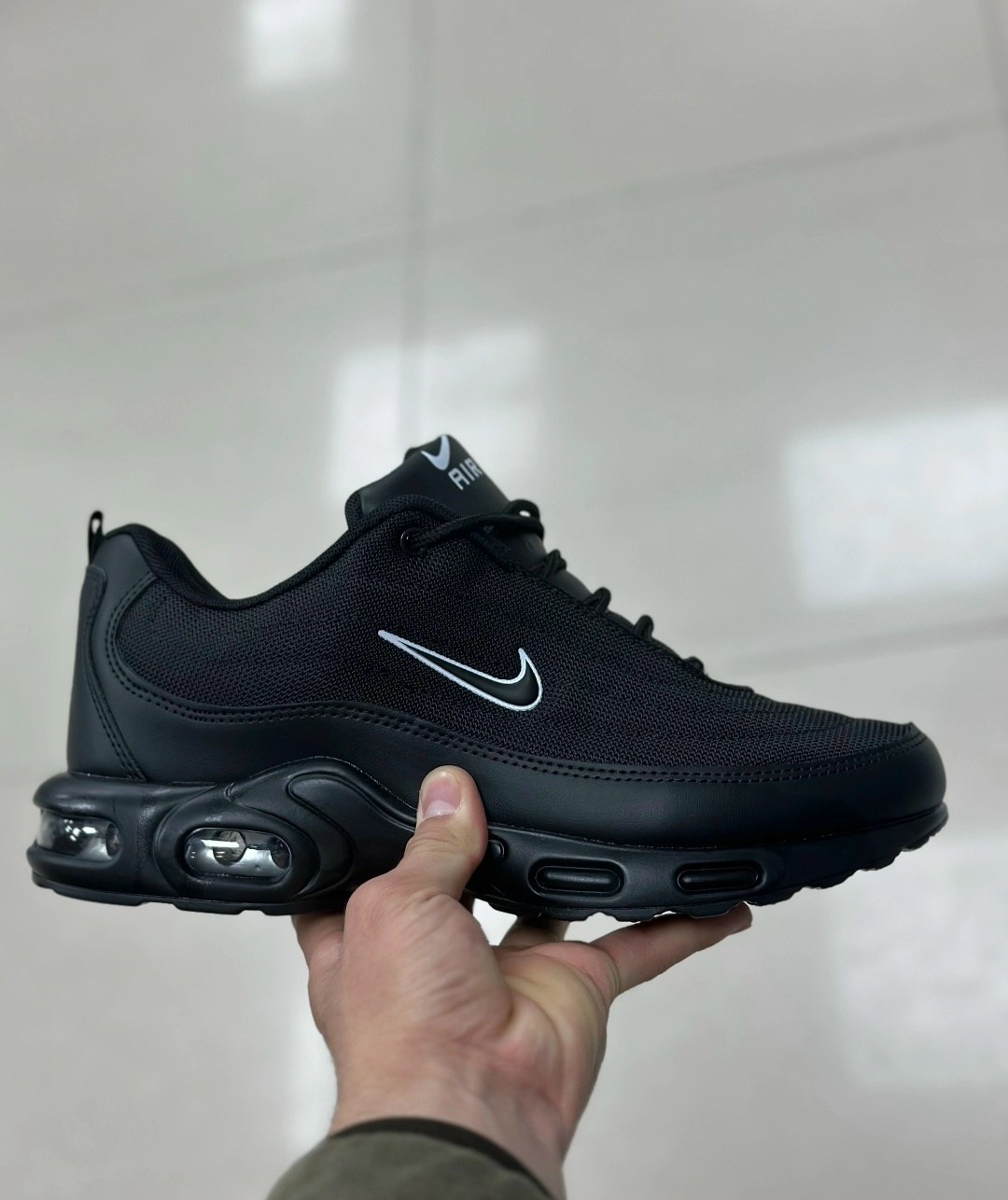 кроссовки nike air max tn plus,спортивные кроссовки унисекс nike air max plus tn черные,nike air max plus tn,кроссовки,кроссовки мужские nike air max plus