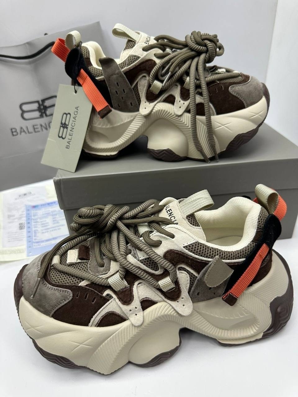 кроссовки balenciaga,кроссовки balenciaga triple s,кроссовки баленсиага,женские кроссовки,массивные кроссовки