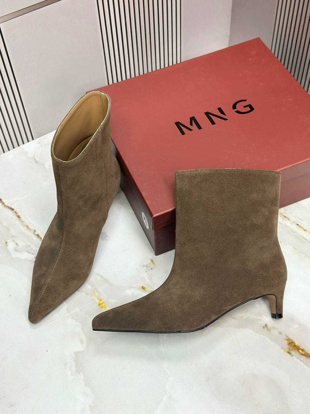 замшевые ботильоны,замшевые женские ботильоны с острым носком на,женские ботильоны,модные ботильоны,