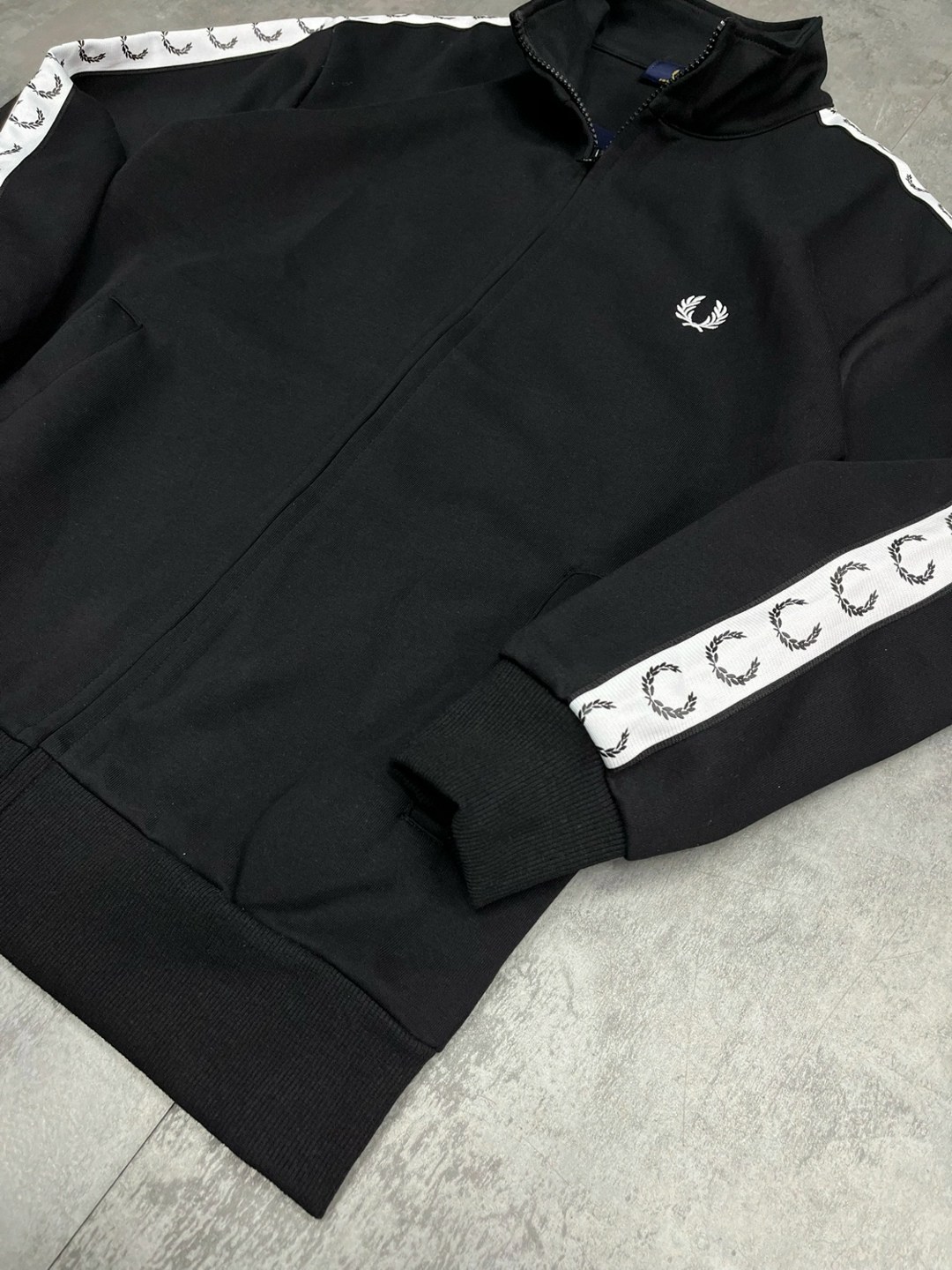 олимпийка fred perry с лампасами,мужская кофта,кофта для мужчин,кофта для мужчин трикотаж,кофта толстовка