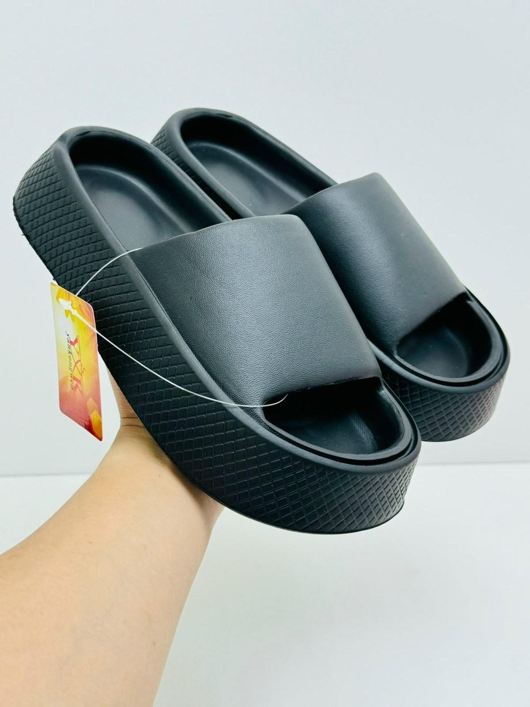 женские шлепанцы,шлепки женские,сланцы женские,тапочки белые,белые шлепанцы