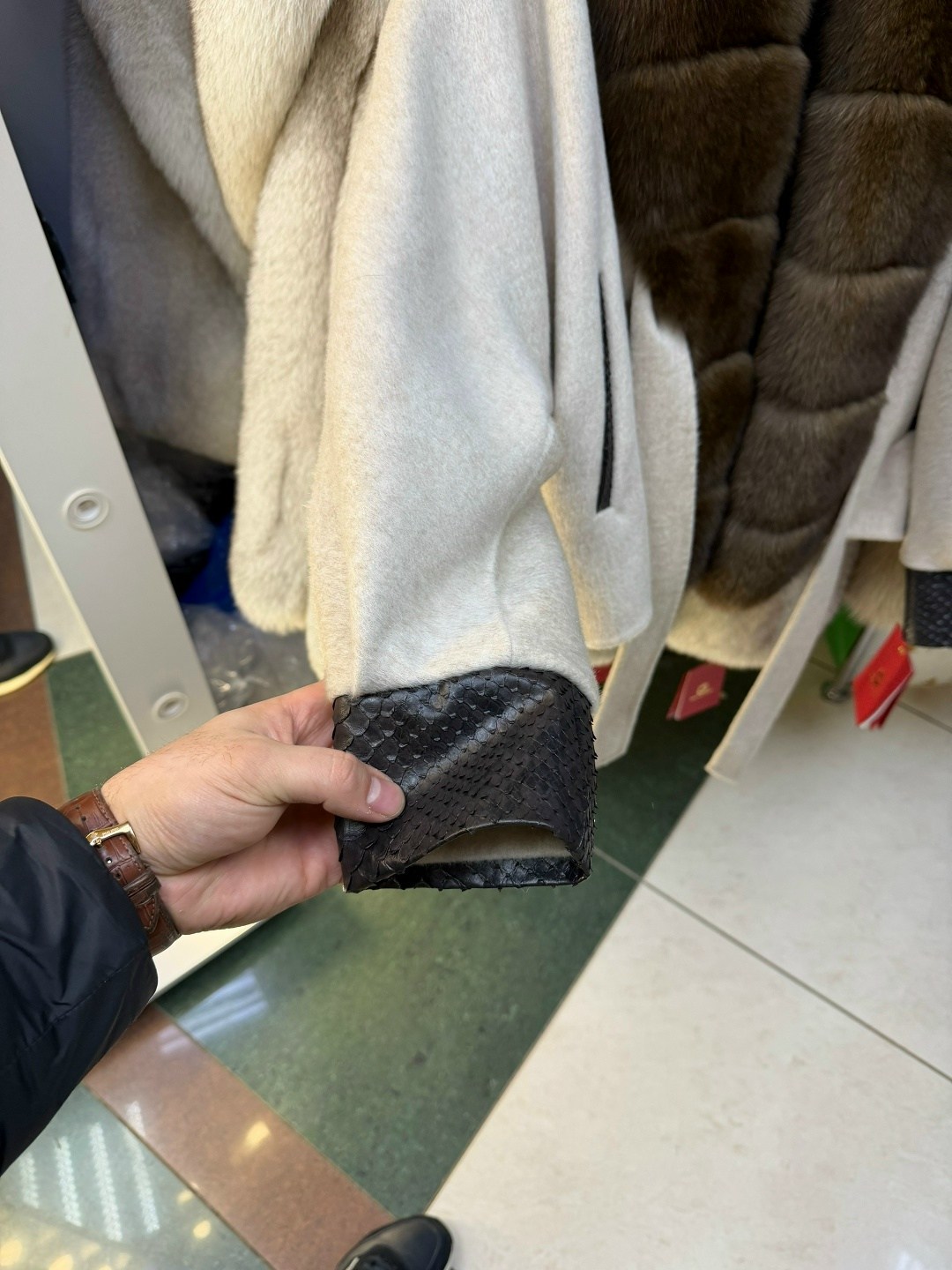 пальто из кашемира loro piano с мехом куницы,пальто с мехом,пальто кашемир,пальто с соболем,пальто с мехом соболя