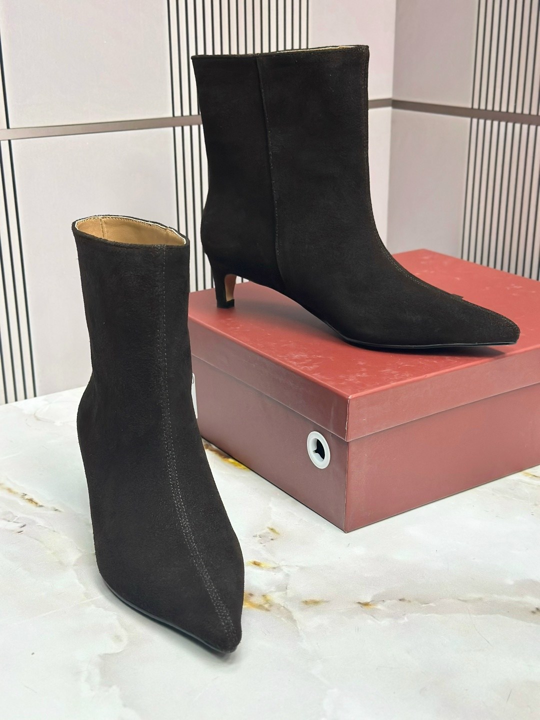 замшевые ботильоны,замшевые женские ботильоны с острым носком на,женские ботильоны,модные ботильоны,