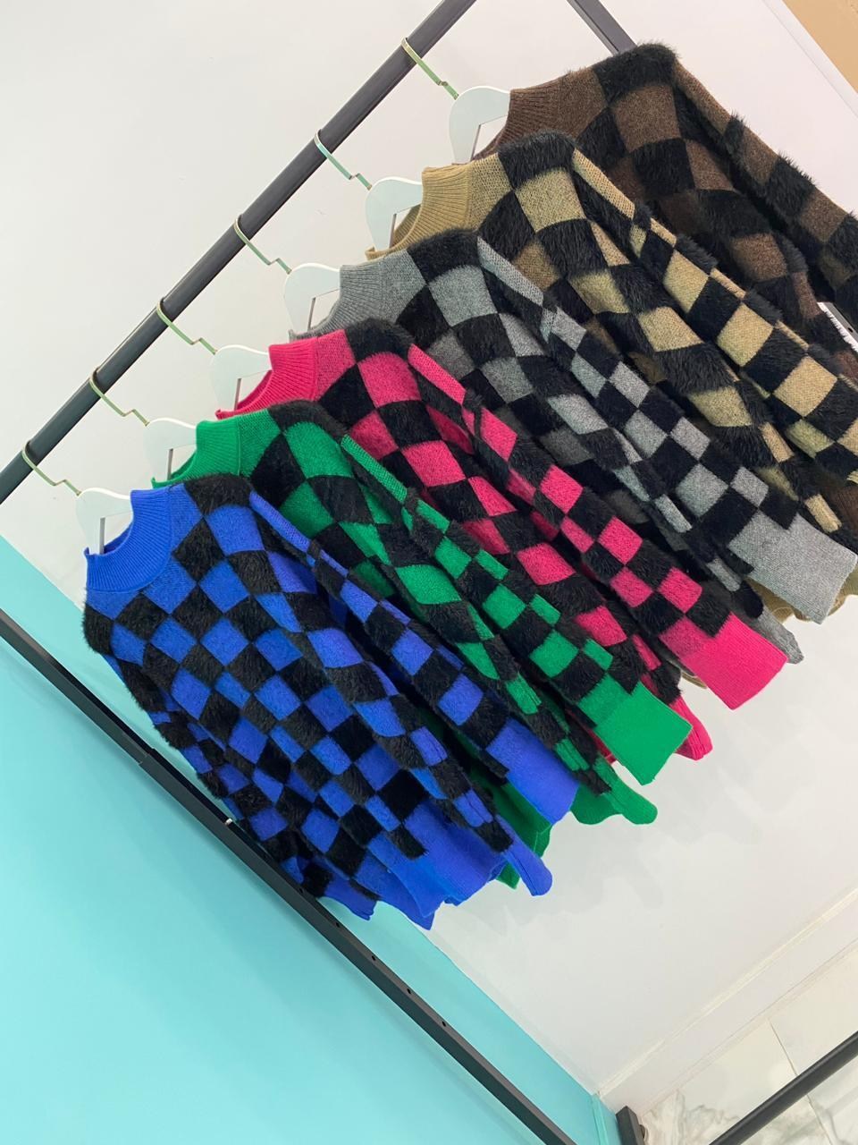 свитер в клетку,свитера женские,джемпер в клетку,стильный свитер,джемпер женский