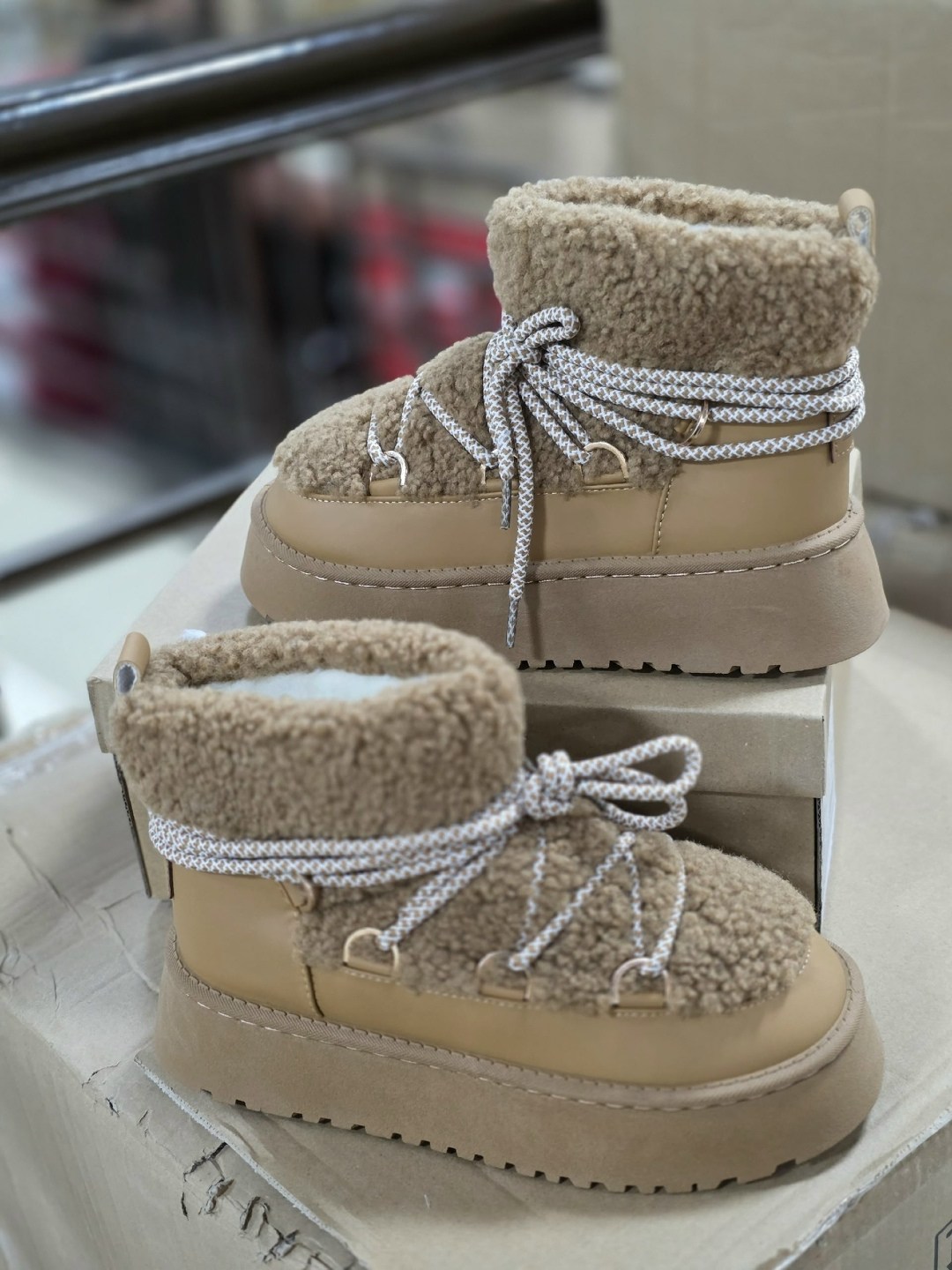 угги луноходы меховые на высокой подошве,угги луноходы меховые на высокой подошве uggi,угги луноходы меховые на высокой подошве uggi цвет бежевый,угги луноходы меховые на высокой подошве uggi цвет мол