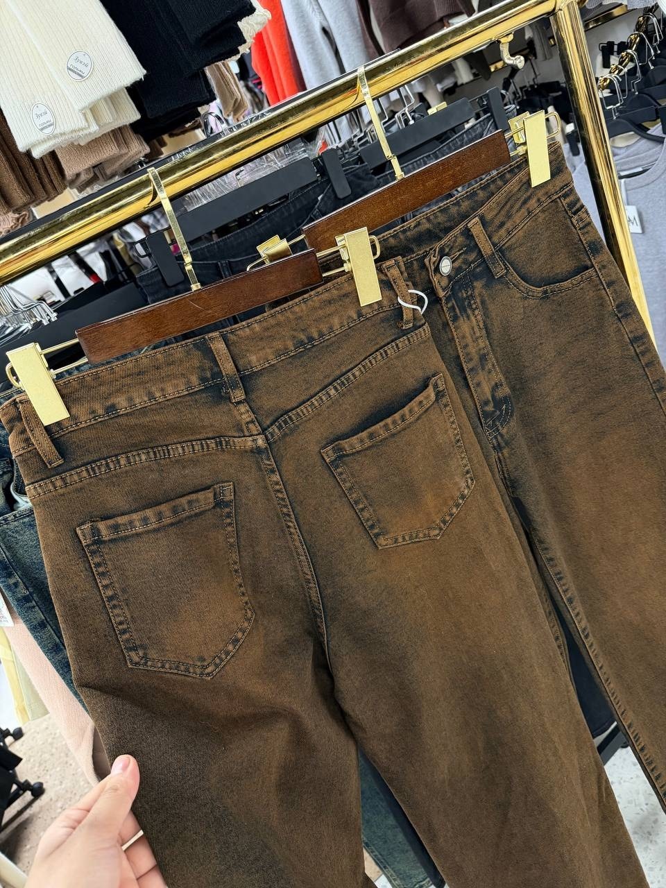 джинсы коричневые женские,коричневые джинсы широкие,широкие джинсы,джинсы женские широкие,коричневые джинсы