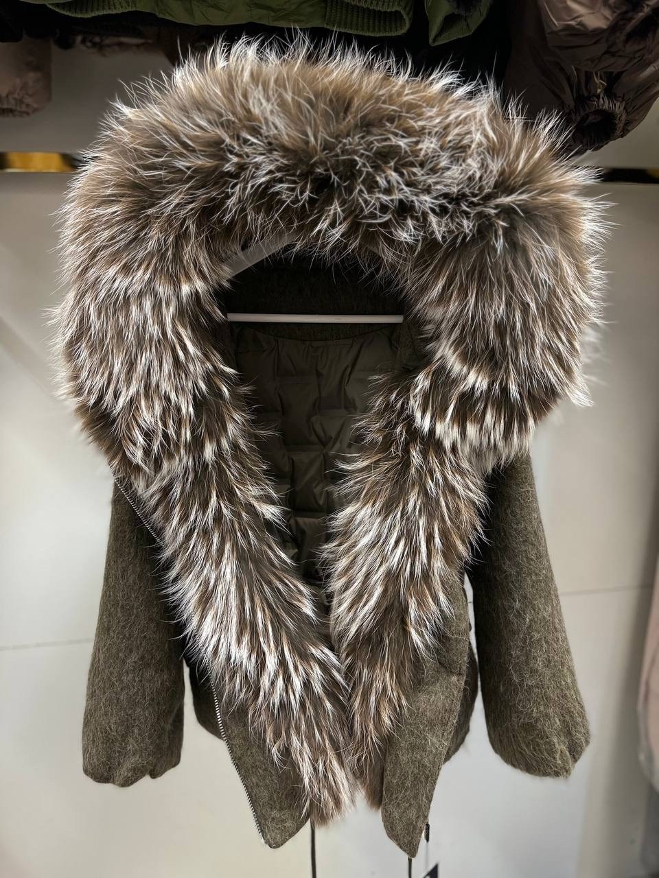 парка с меховым,пальто с натуральным мехом,пуховики с мехом,шерстяное пальто,куртка с натуральный мехом