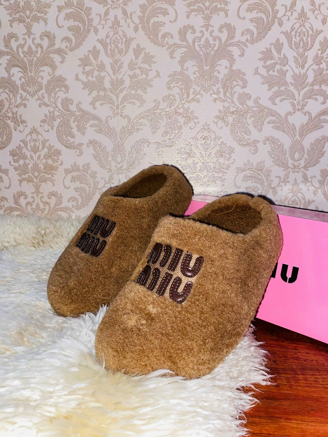 модные тапочки miu miu глубокий черный,тапочки miu miu,тапочки домашние женские,тапочки miu miu меховые черные,