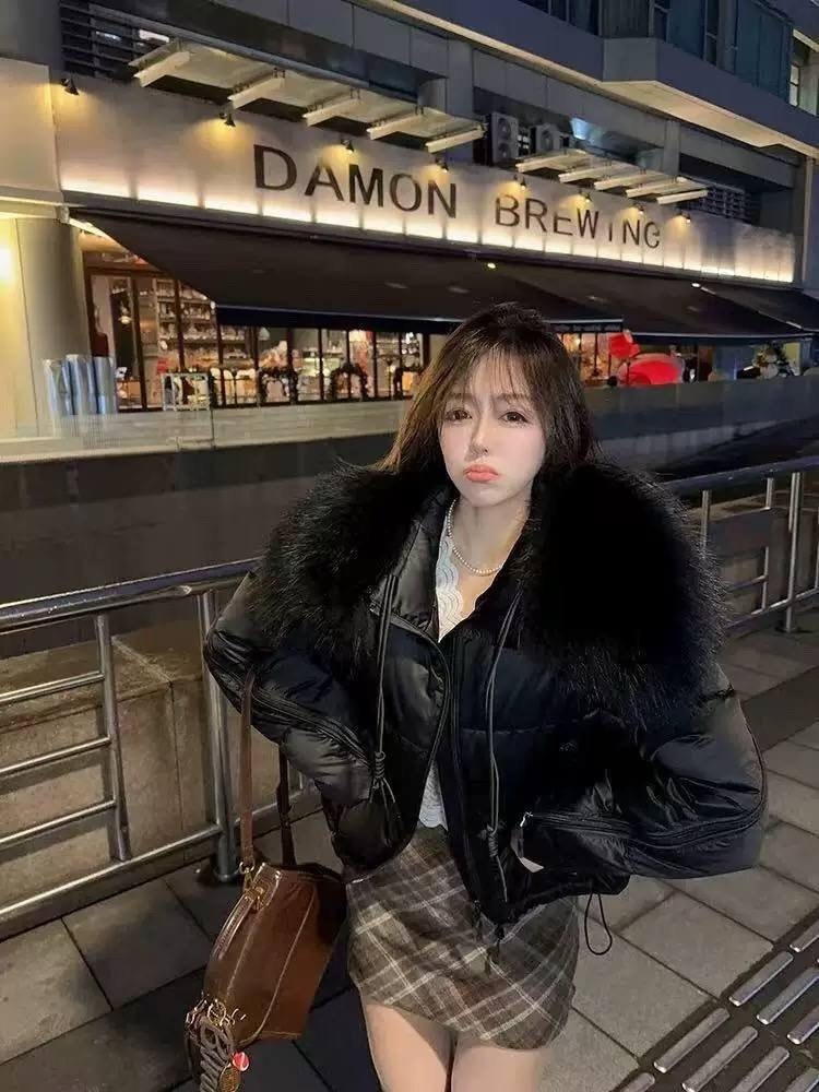 зимняя женская куртка,женский пуховик с большим меховым воротником,женский пуховик с меховым воротником на утином пуху,короткий пуховик,куртка пуховик женская